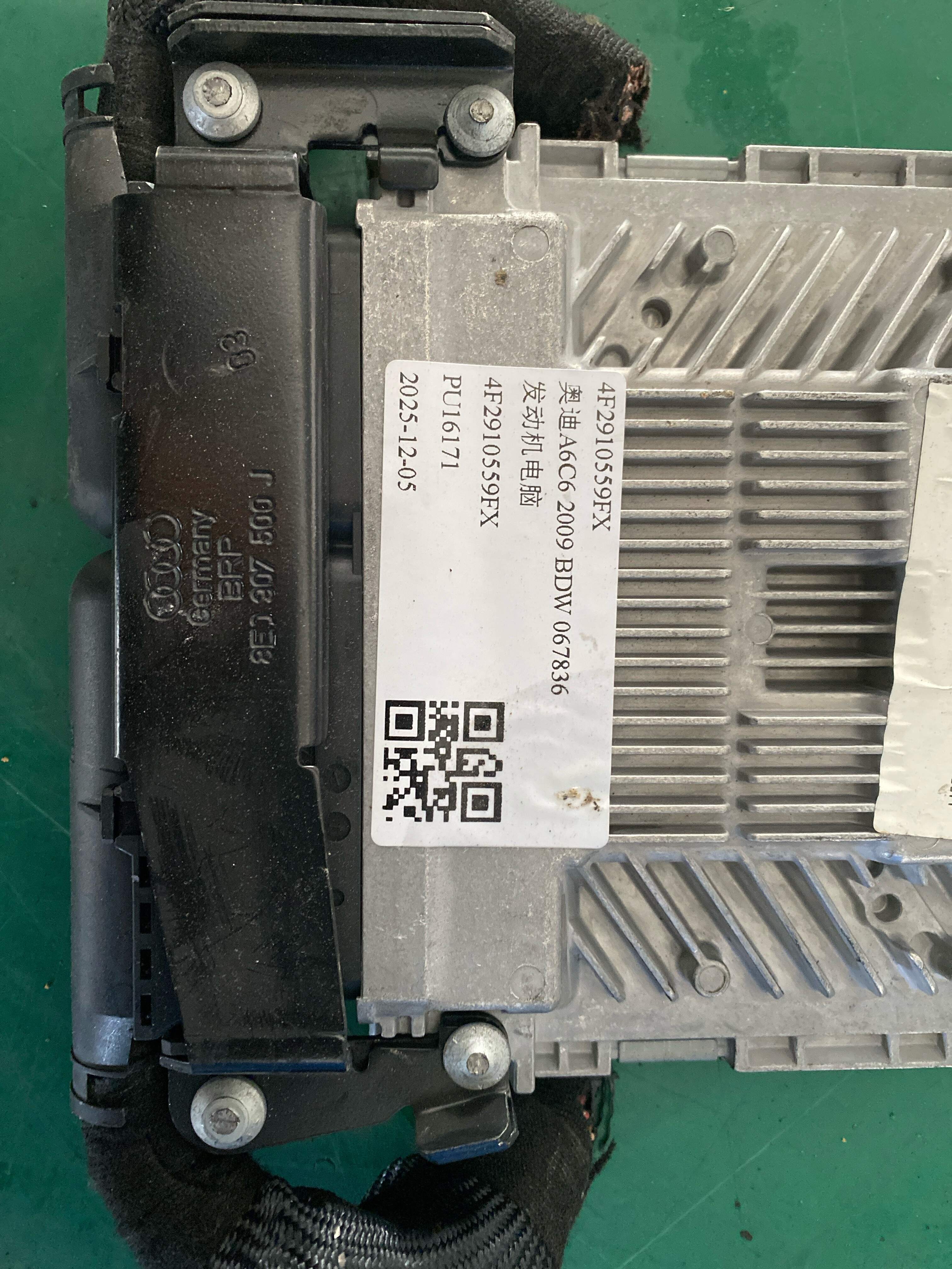 4F2910559FX 发动机电脑