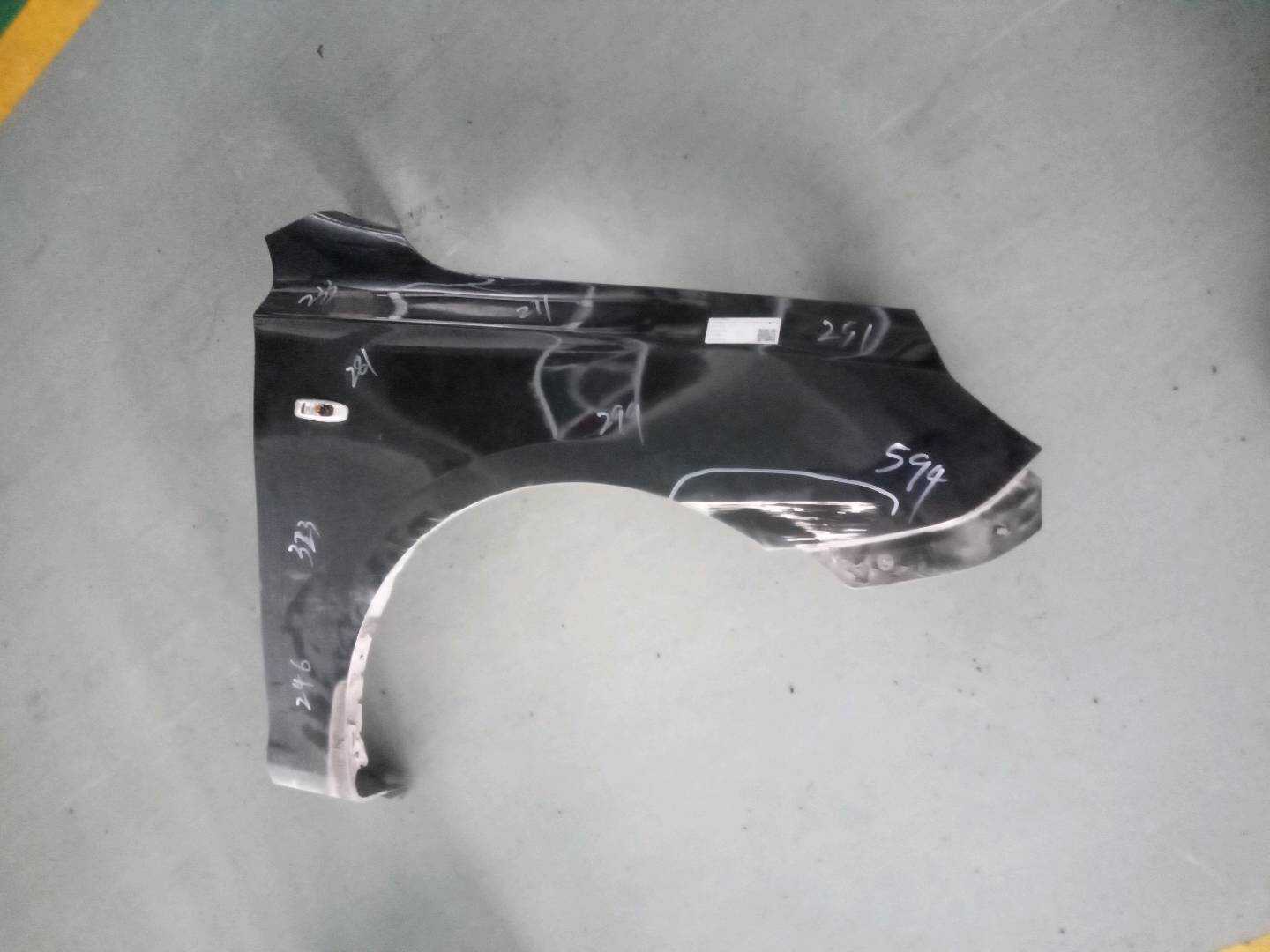 23979559P Front Fender, Right