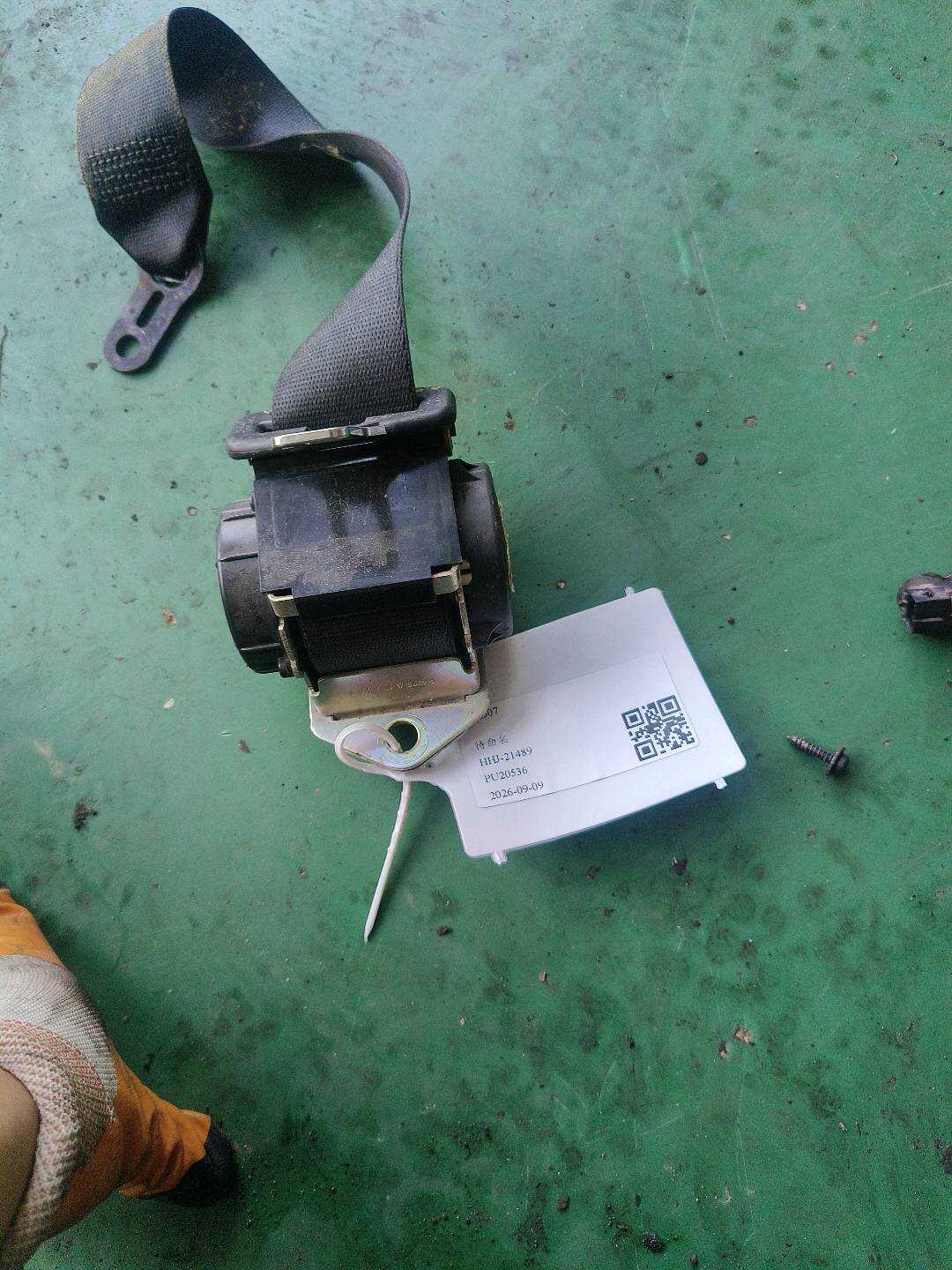 72119128866 后座椅侧安全带(右)