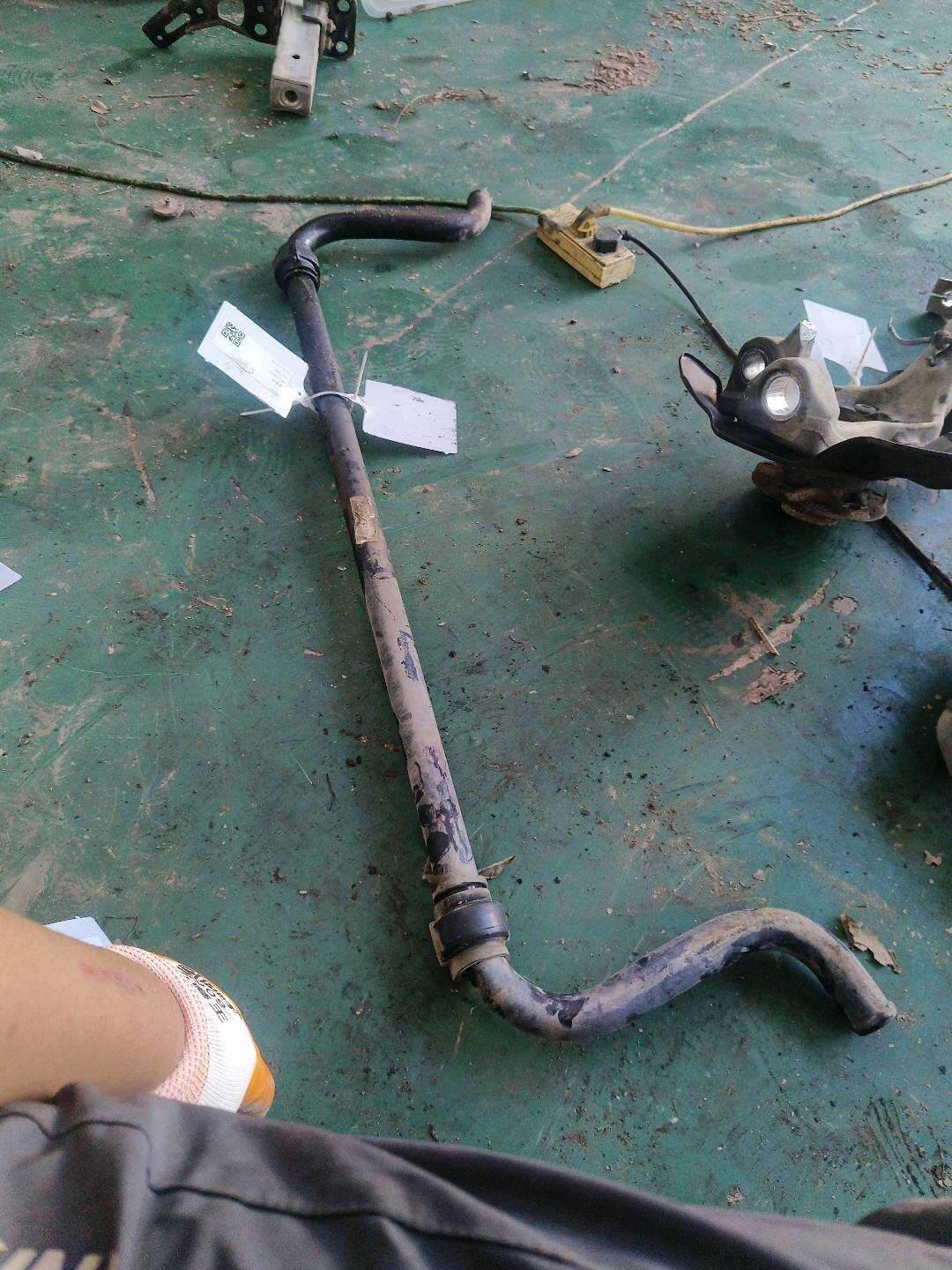 4F0411309E Front Sway Bar