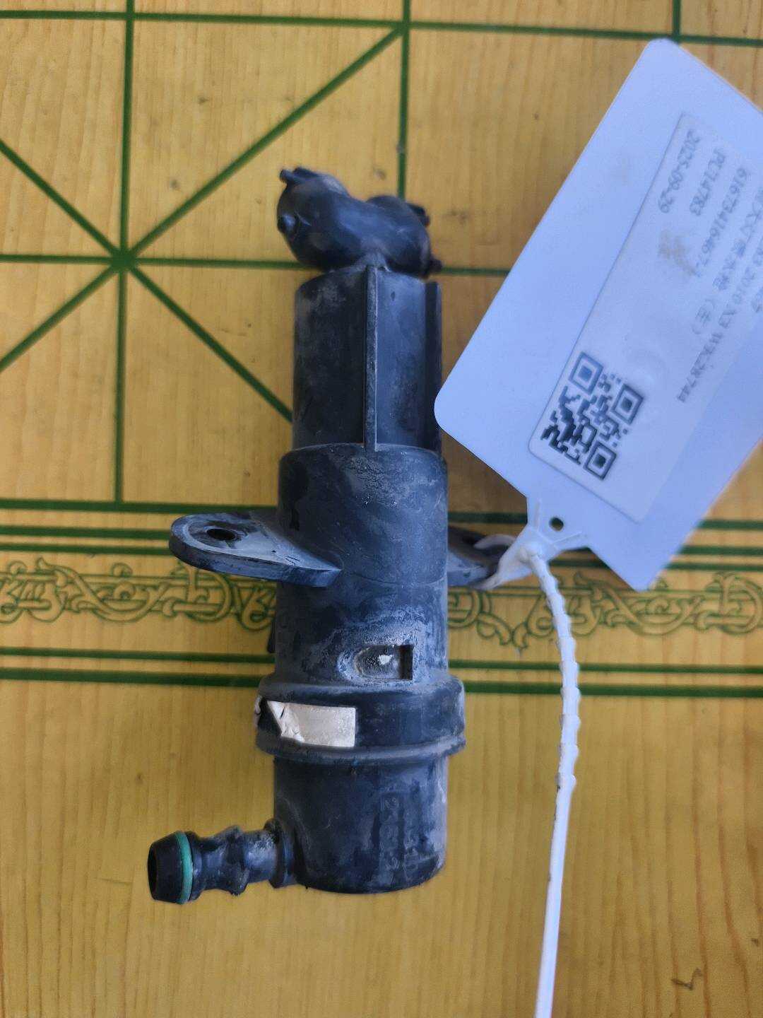 61673416467 前大灯喷水枪(左)