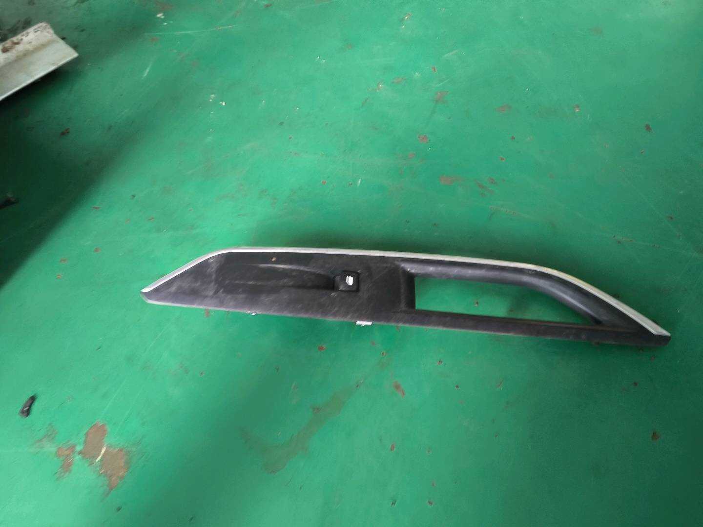 98044803ZD 前门玻璃升降开关(右)