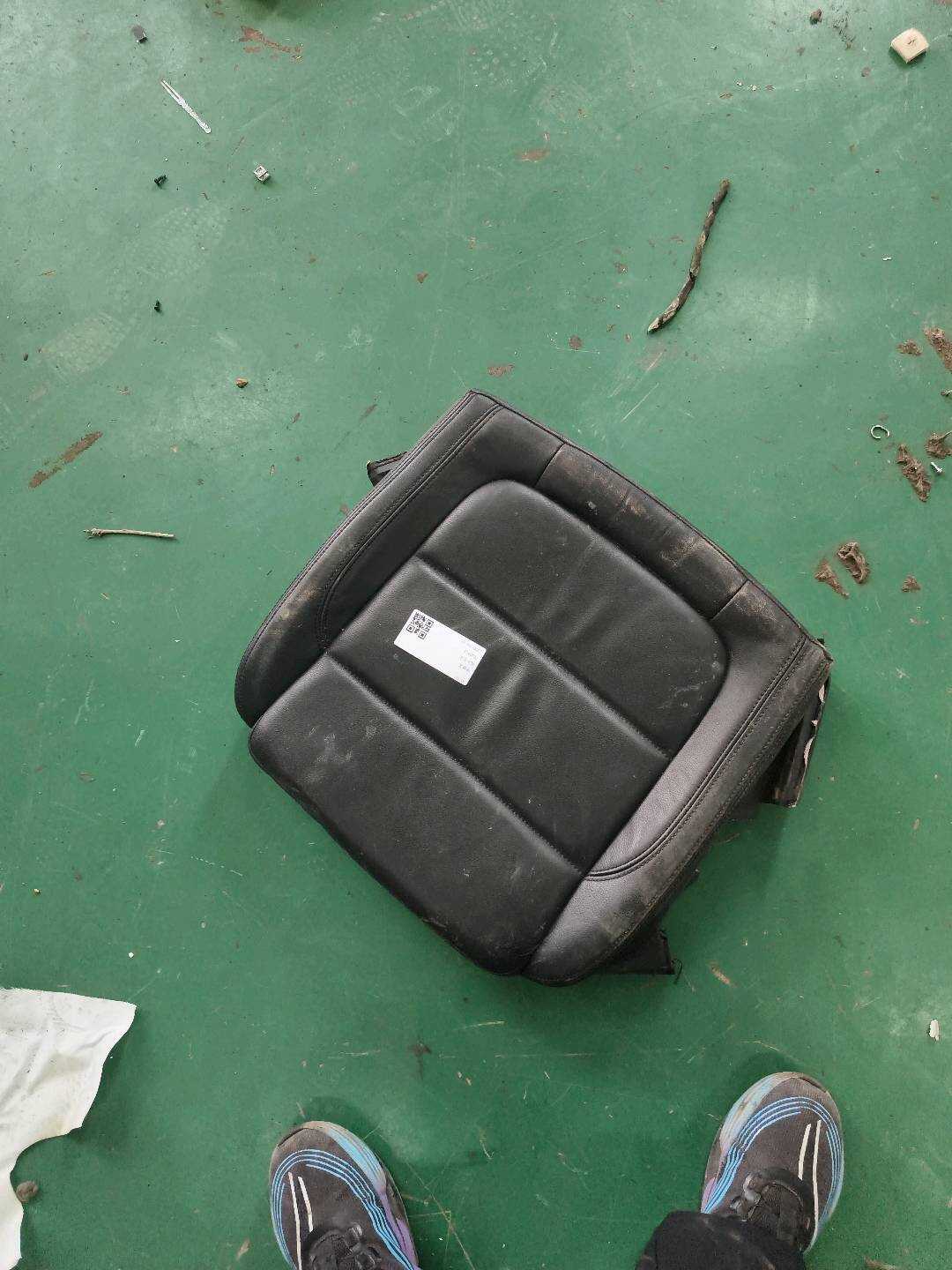 7N0885375A 后座椅底座软垫(左)