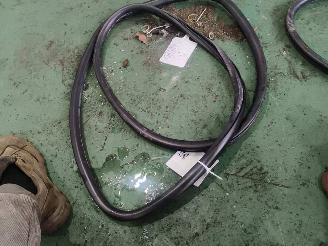 L4FD833721A 后门车身密封胶条(右)