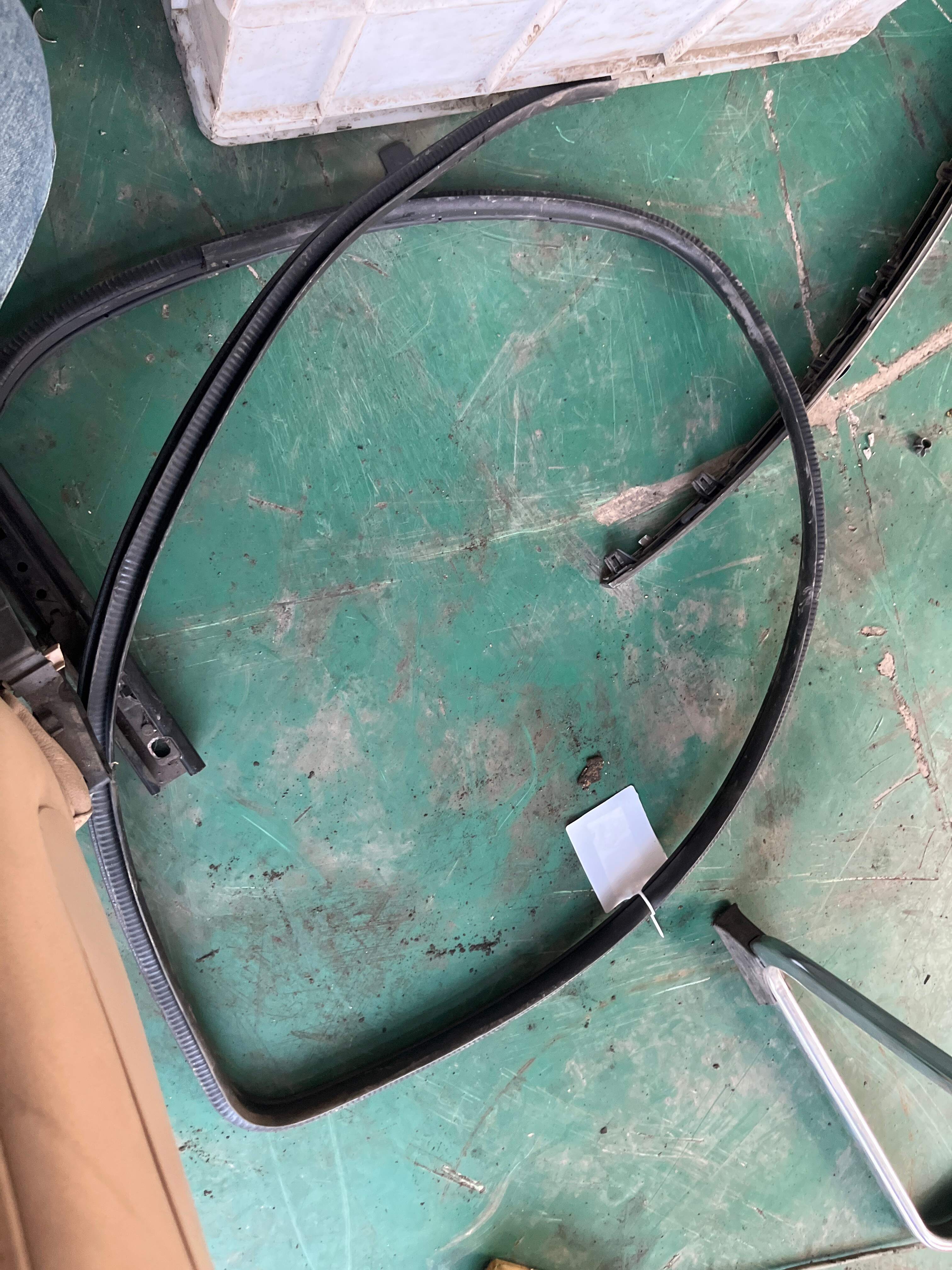 6231176010C1 Front Door Body Seal Strip, Right