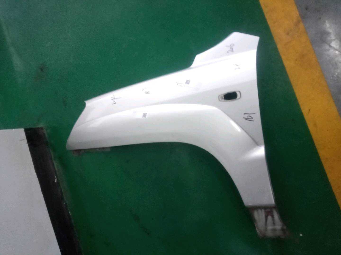 8771103000 Front Wheel Arch Molding, Left