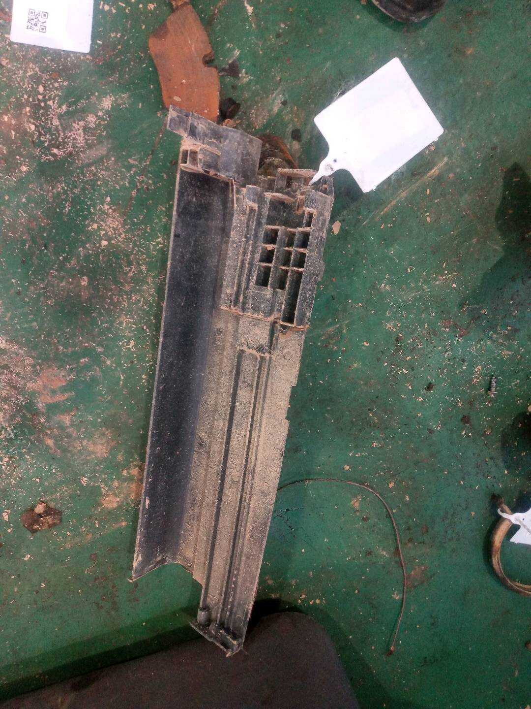 17117618772 Radiator Side Air Deflector, Right