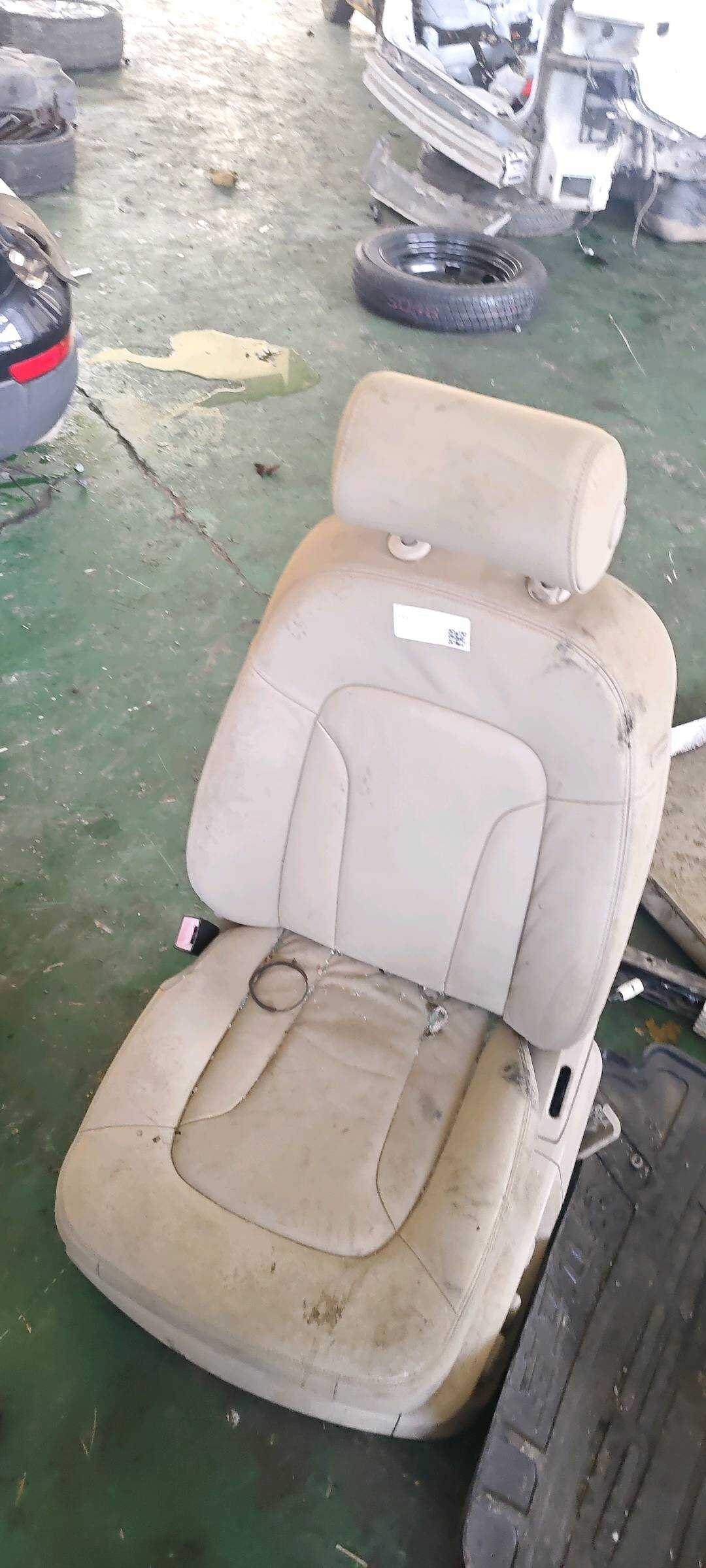 4L0881805B 驾驶员座椅靠背面罩