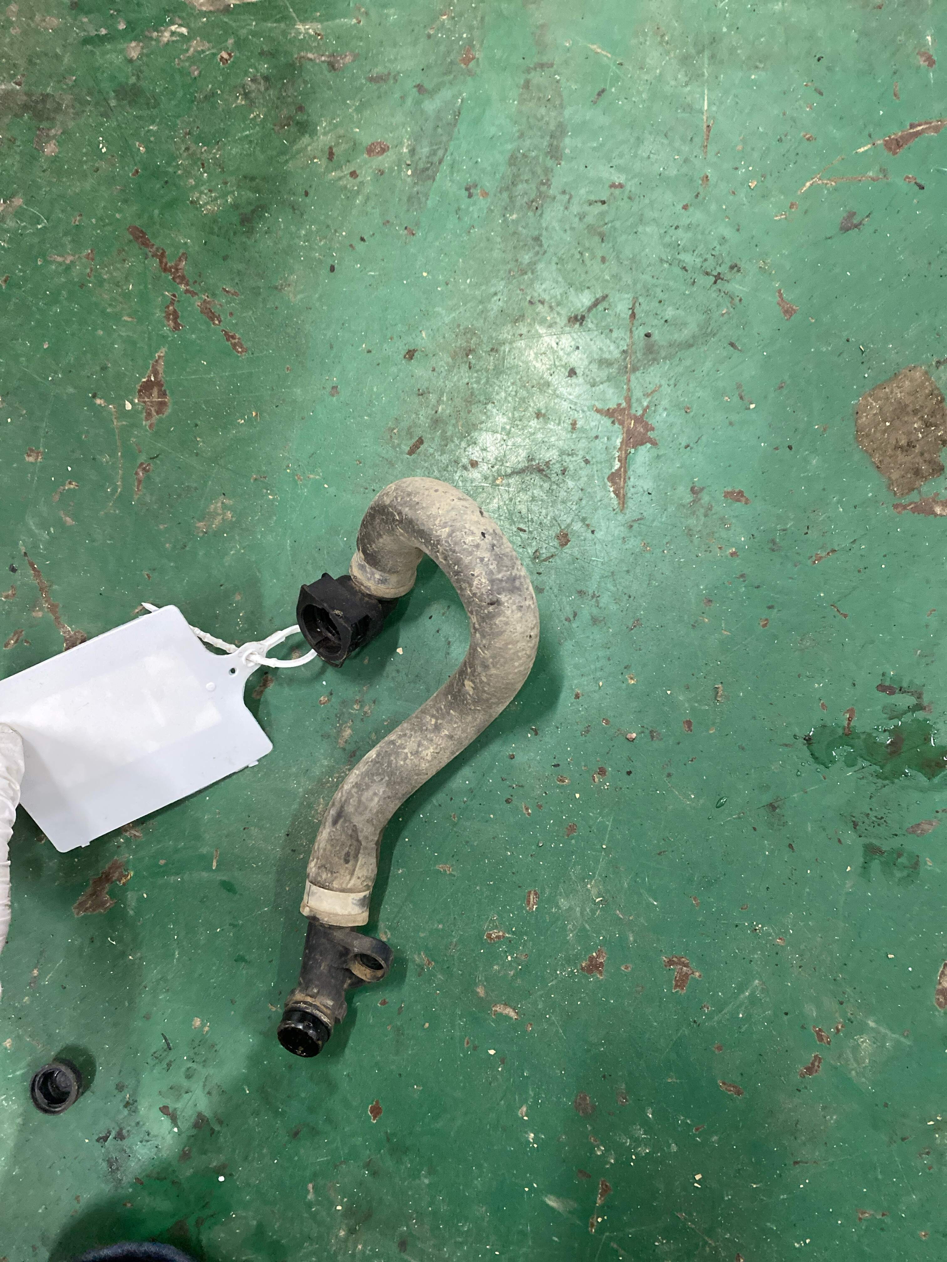 17117524710 机油散热器进水管