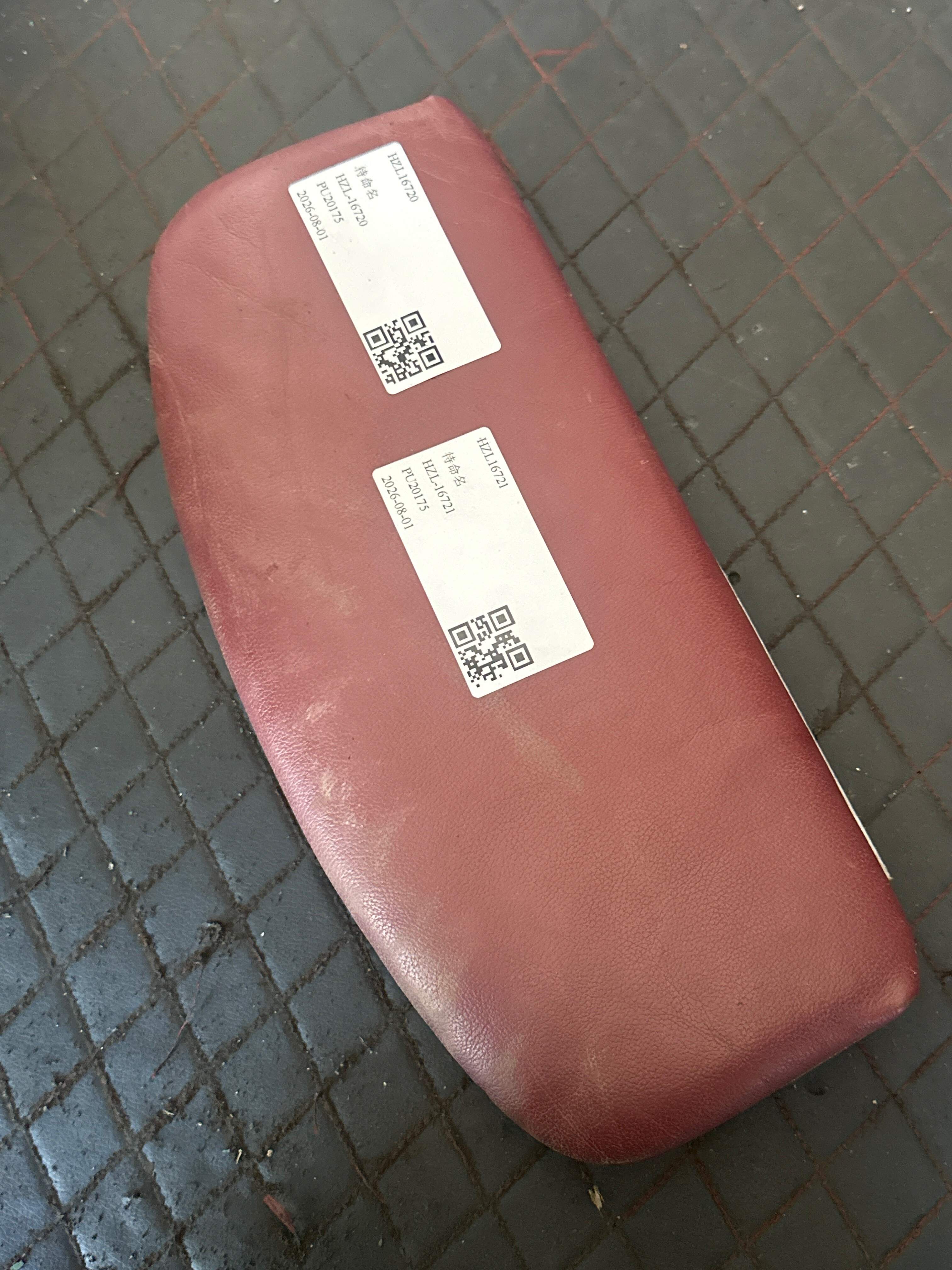 52107477403 副驾驶员座椅底座腿托面罩