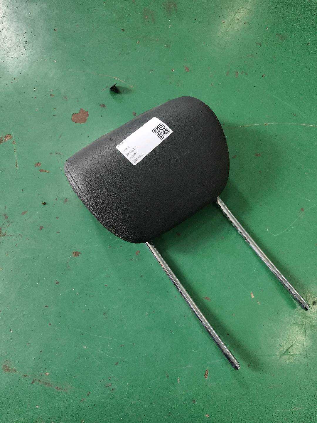 A16997041509D52 后座椅头枕（中）