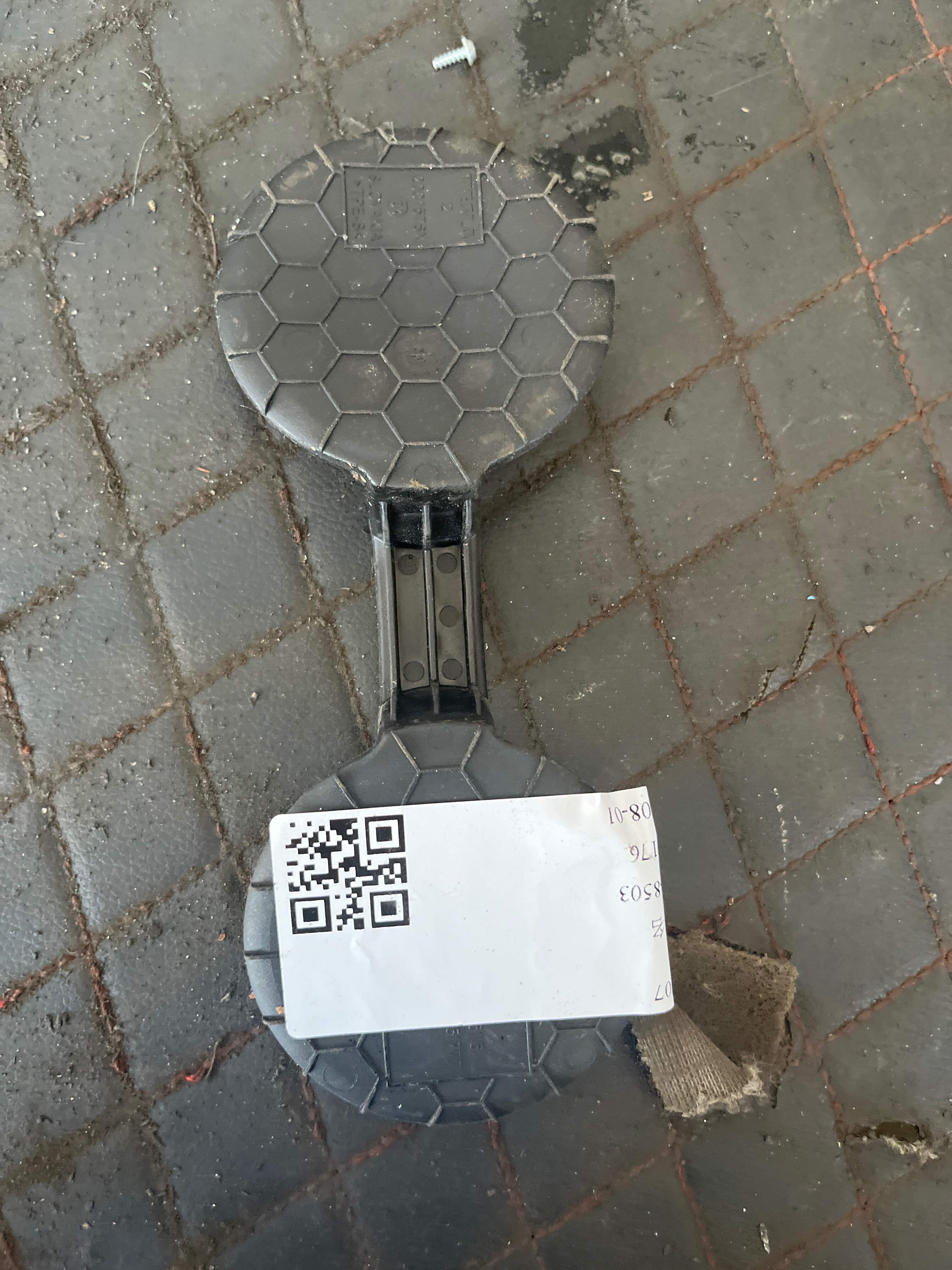 51167951777 中央控制台茶杯架垫