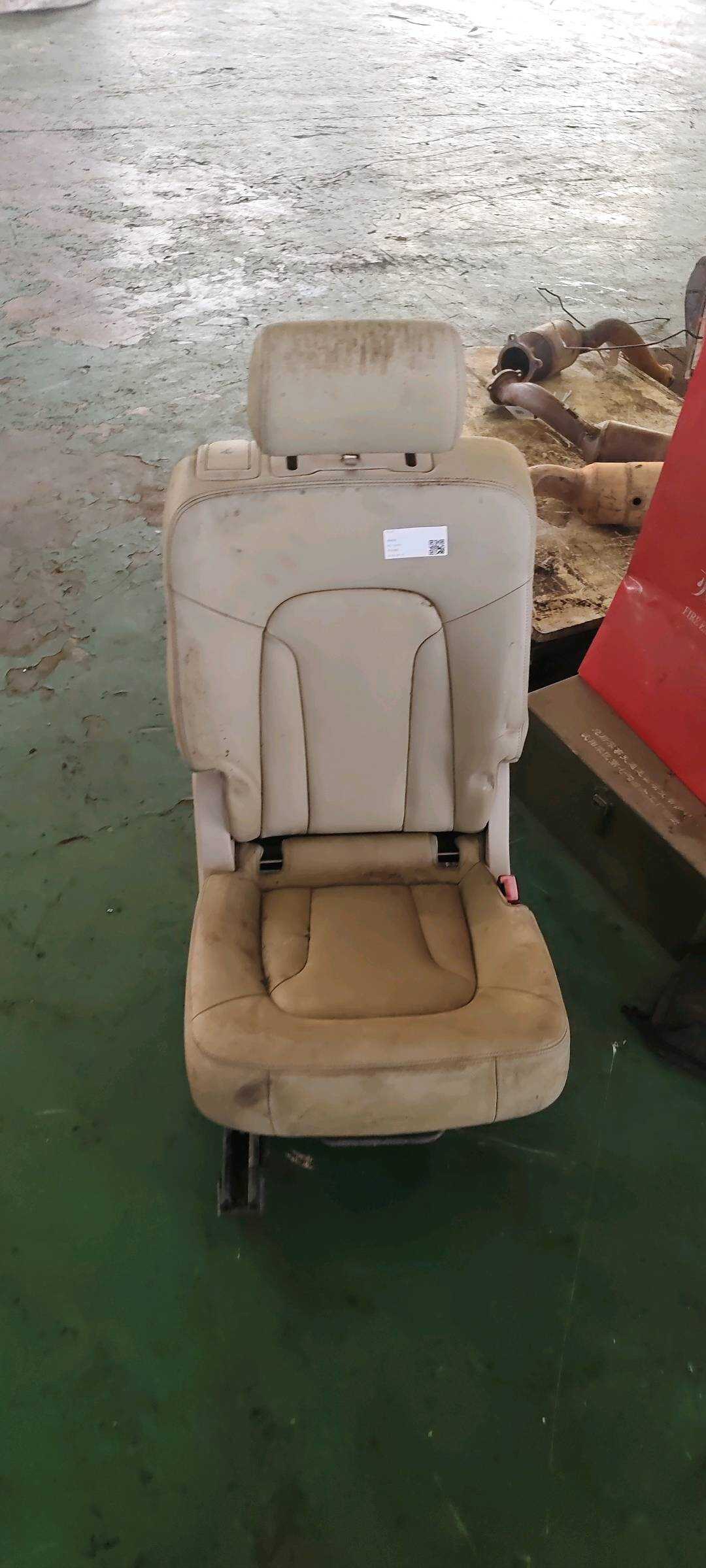 4L0883776A 后座椅靠背软垫(右)