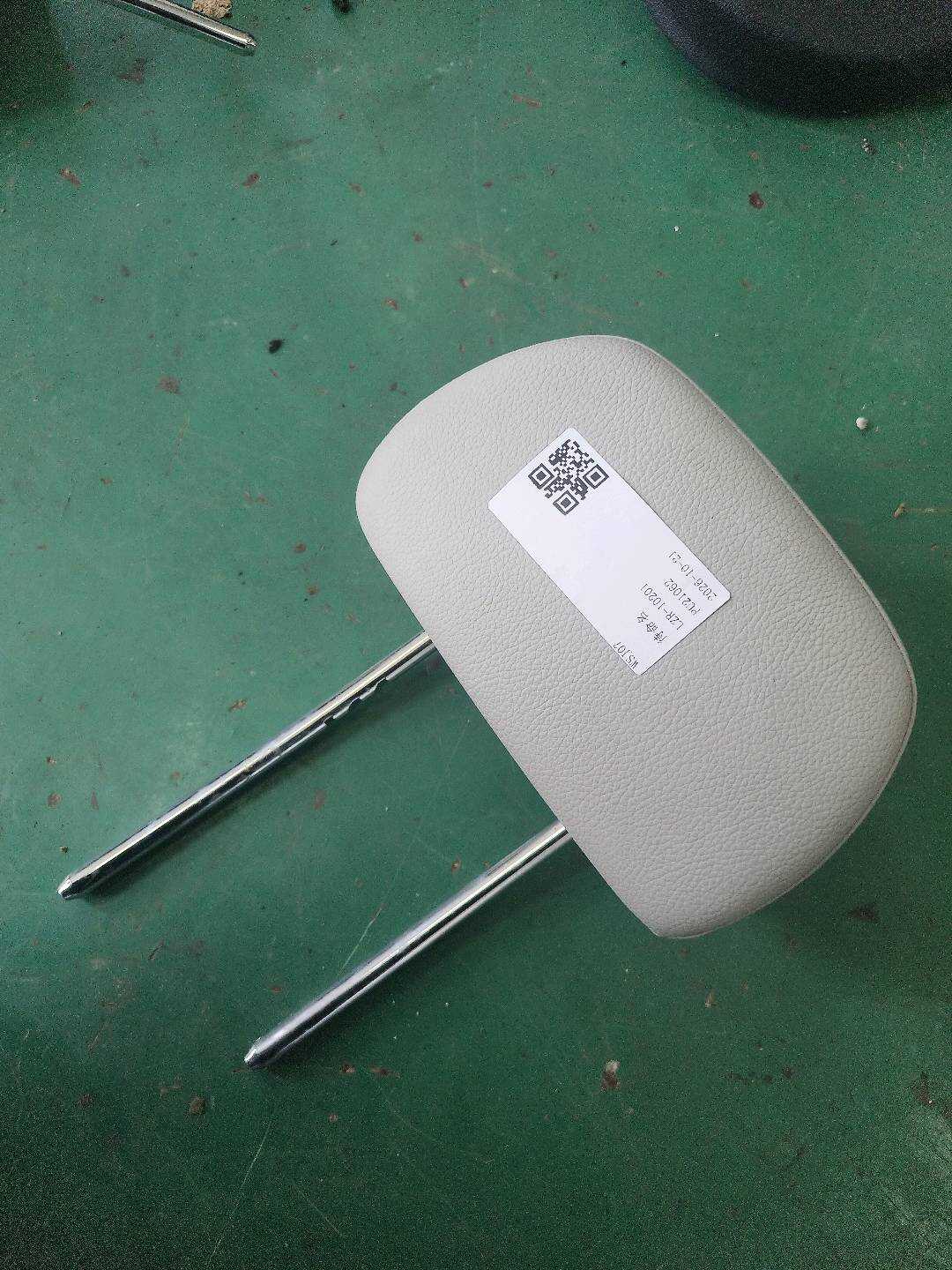 A20497029507H23 后座椅头枕(右)