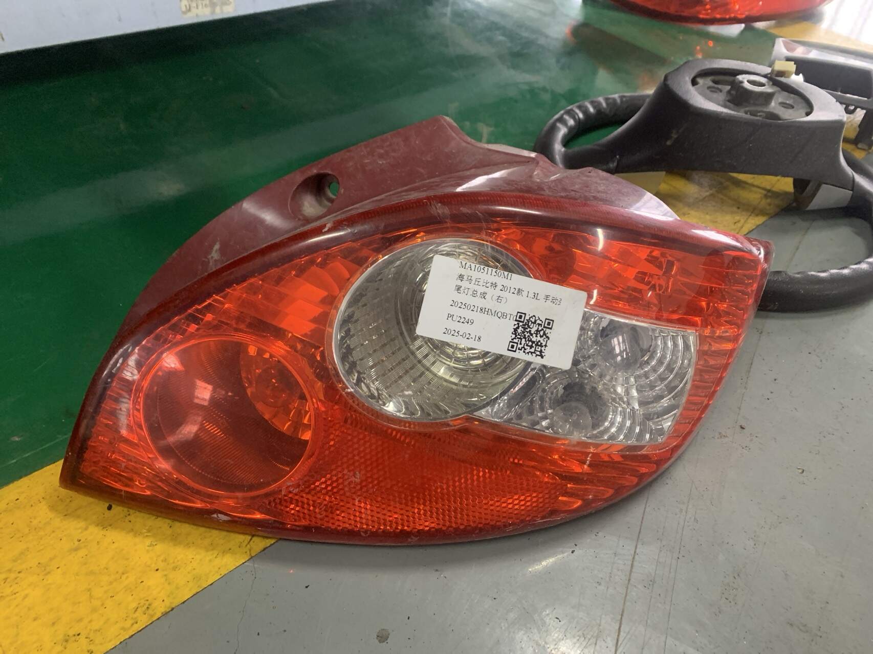 MA1051150M1 Tail Light Assembly, Right