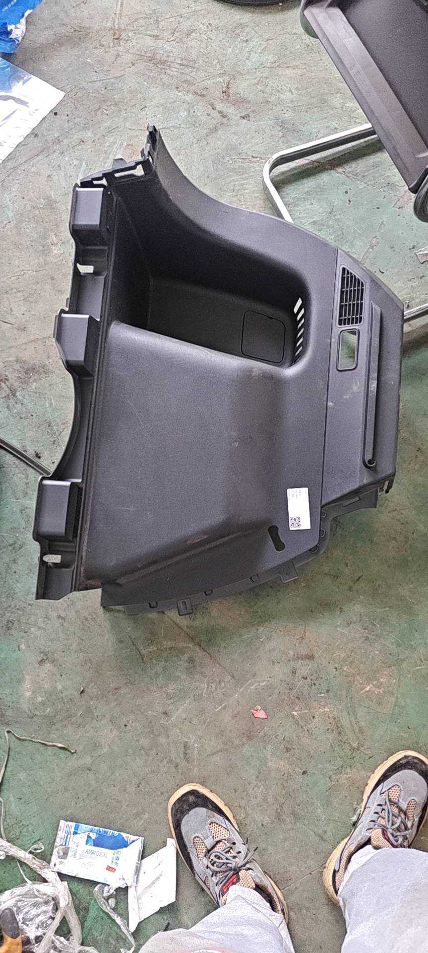 8890967218 行李舱左侧装饰板总成