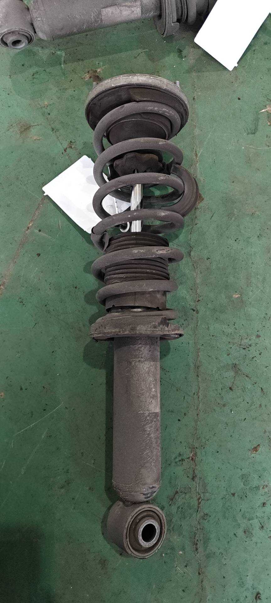 33526789616 后减震器总成(右)