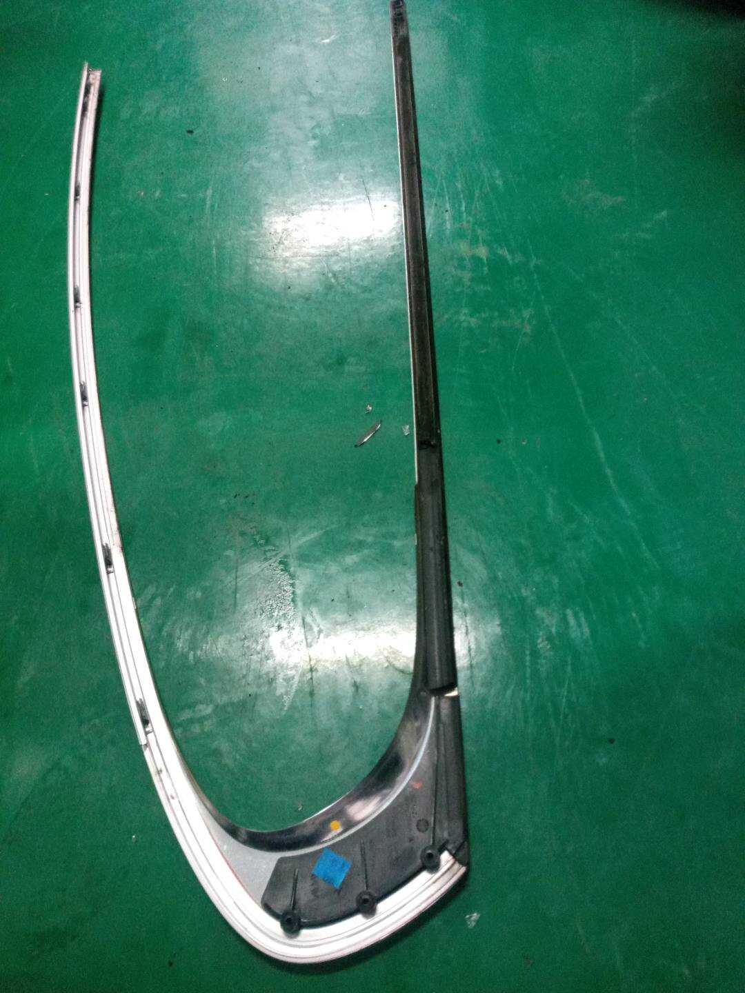 C2Z11342 后门玻璃外饰条(左上)