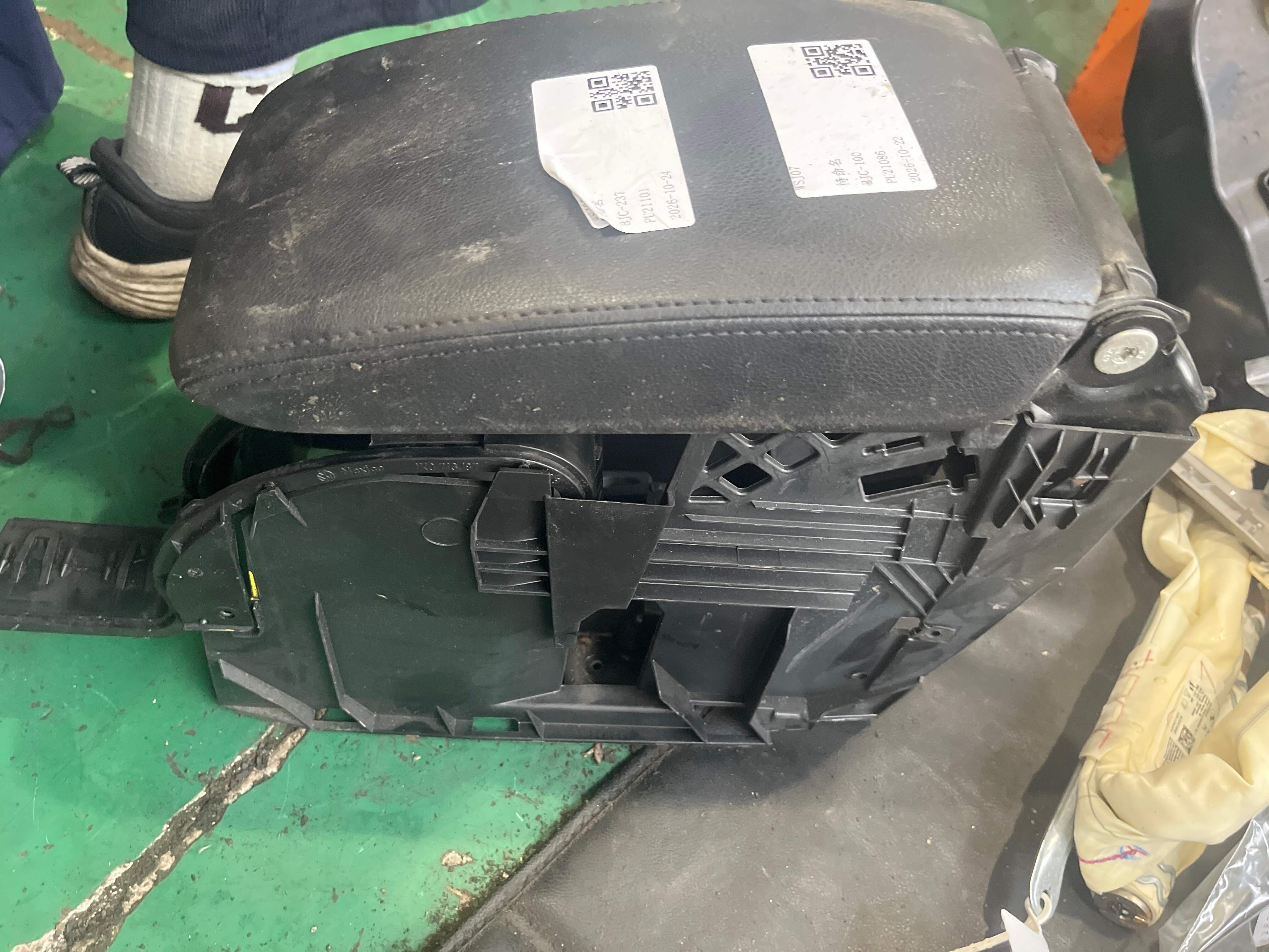 1K5864251C 支架中控台用于带中间用于带中间