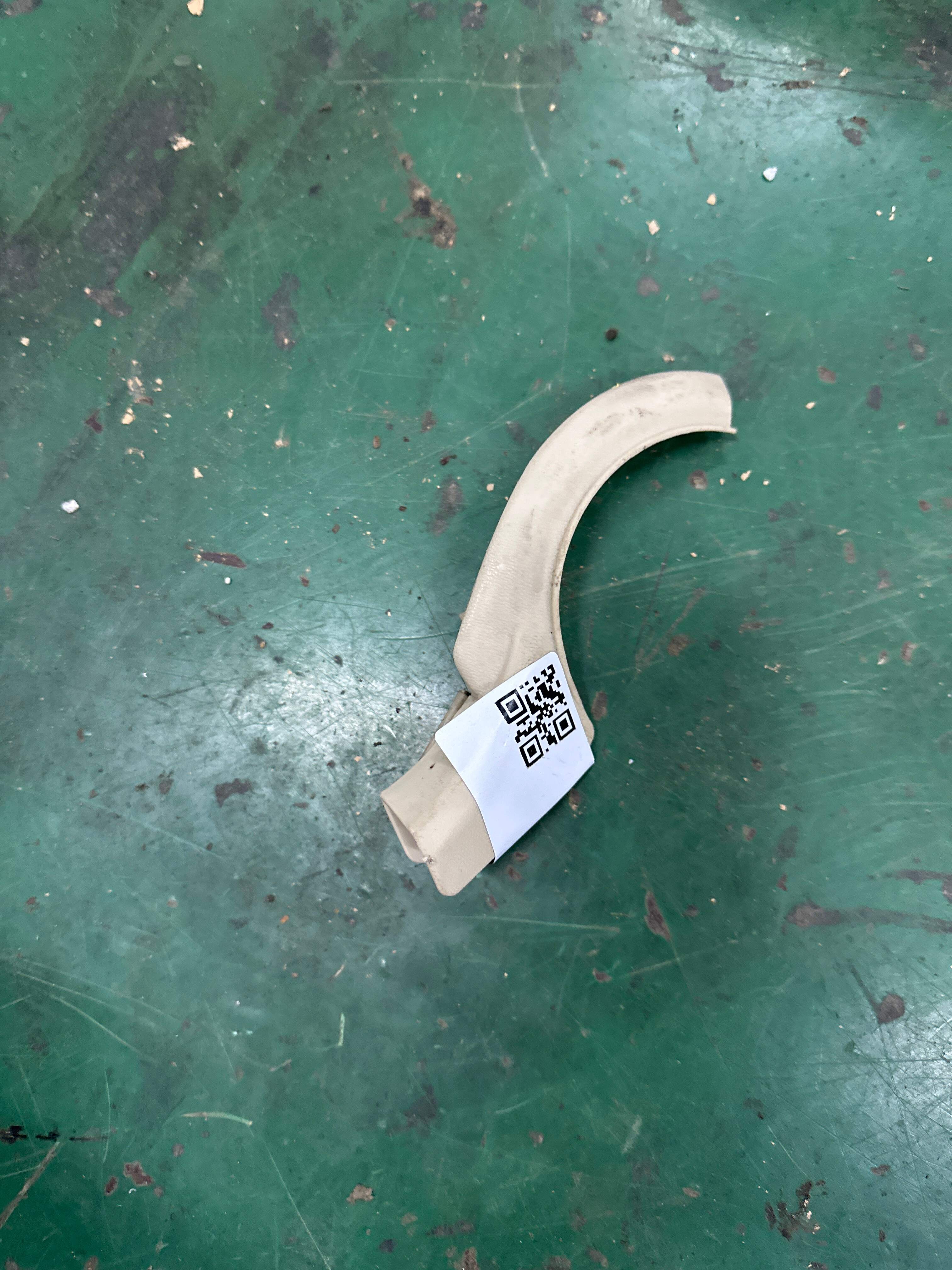 7187660170A1 右侧靠背倾角调节器内盖（用于左侧座椅）