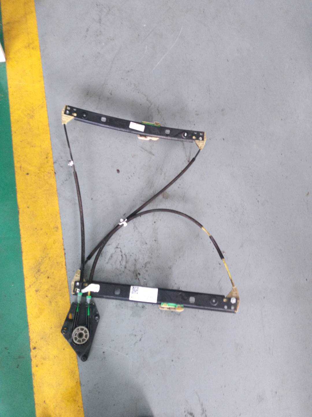 8X3837462 前门玻璃升降支架(右)
