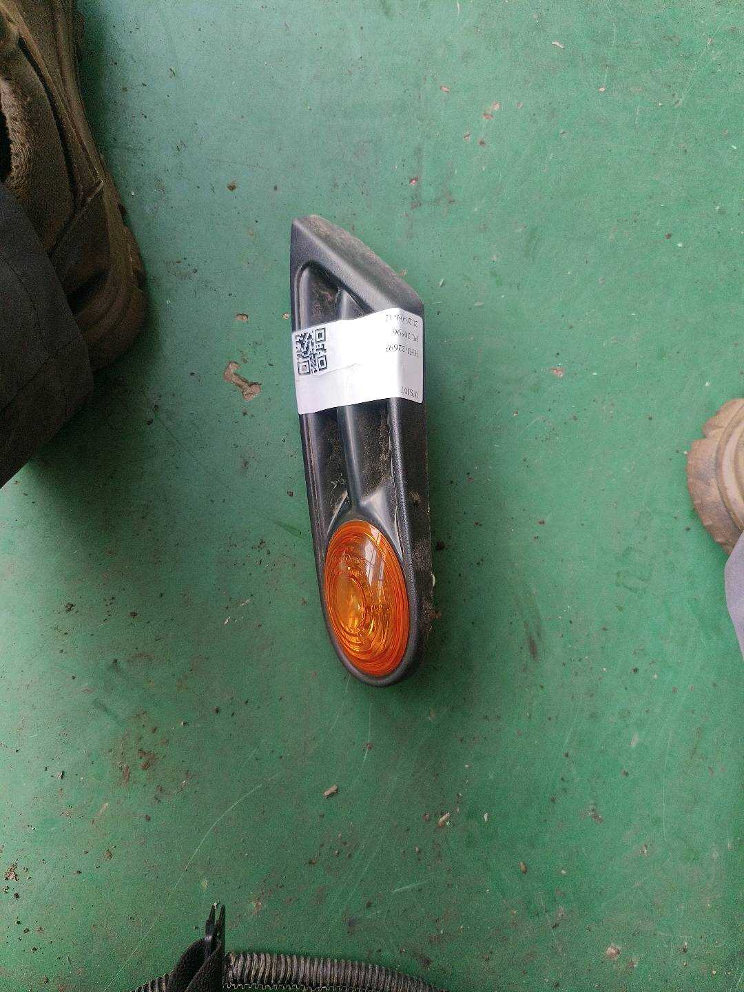 63137260201 前叶子板灯（左）