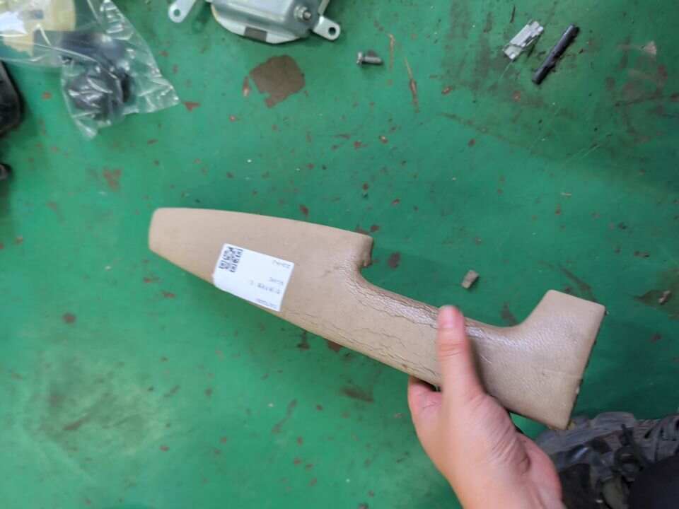 51417024263 前门扶手软垫(左)