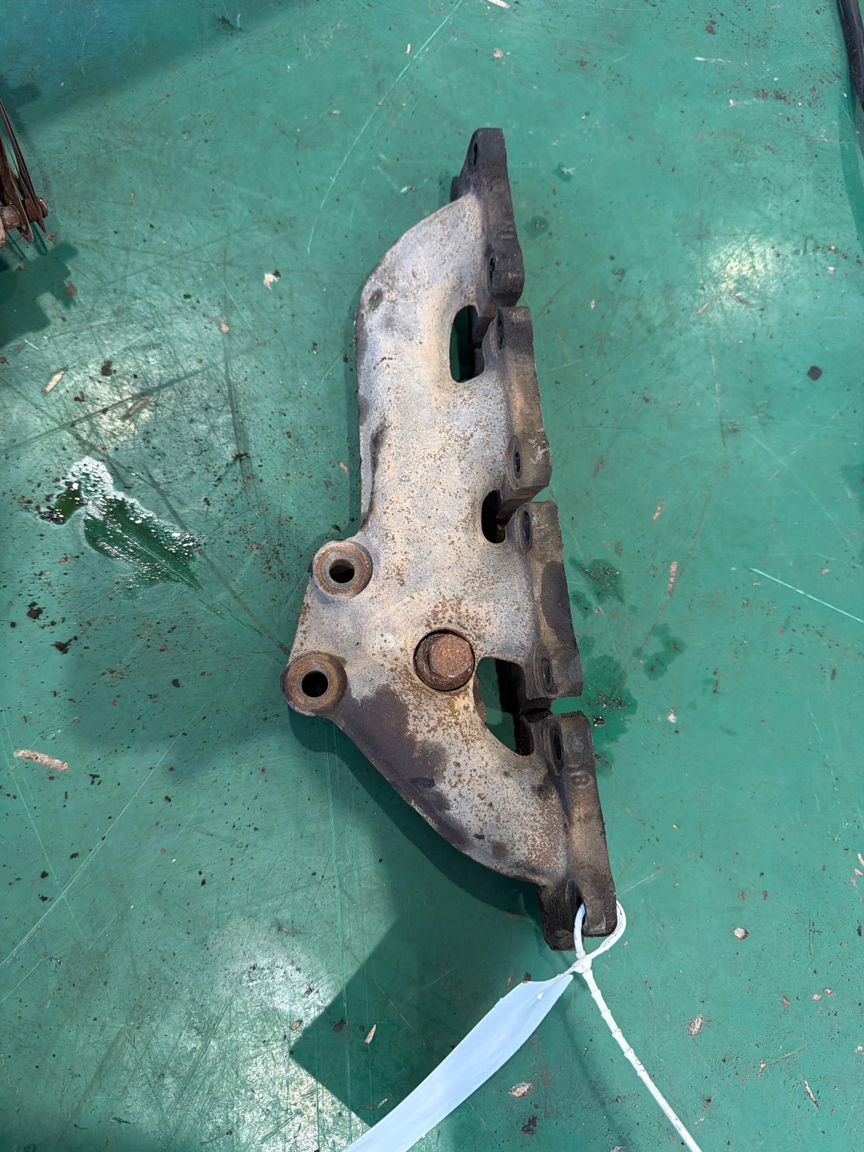 058253033E Exhaust Manifold