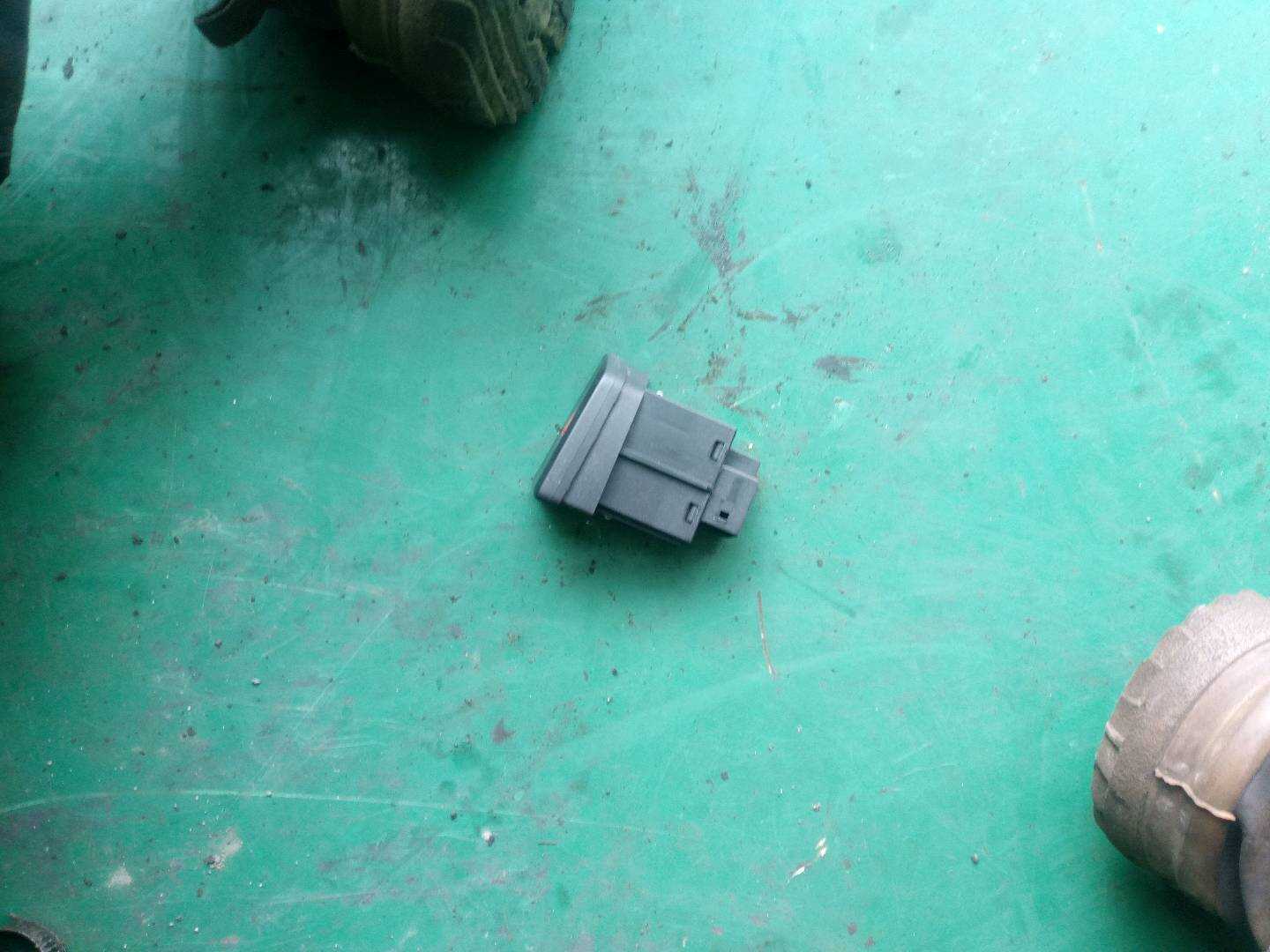 8RD941509 应急灯开关
