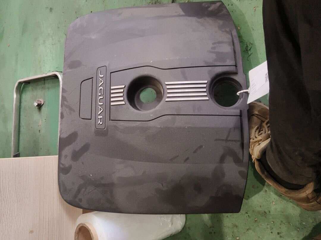 C2Z20356 发动机装饰罩