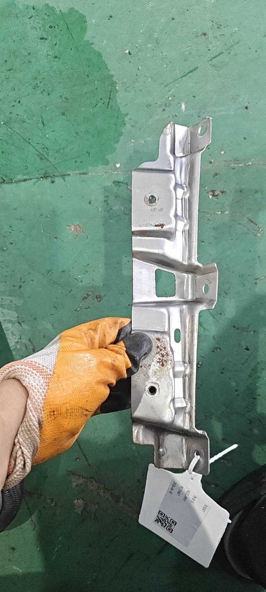 854641M000 Roof Grab Handle Bracket, Rear Right