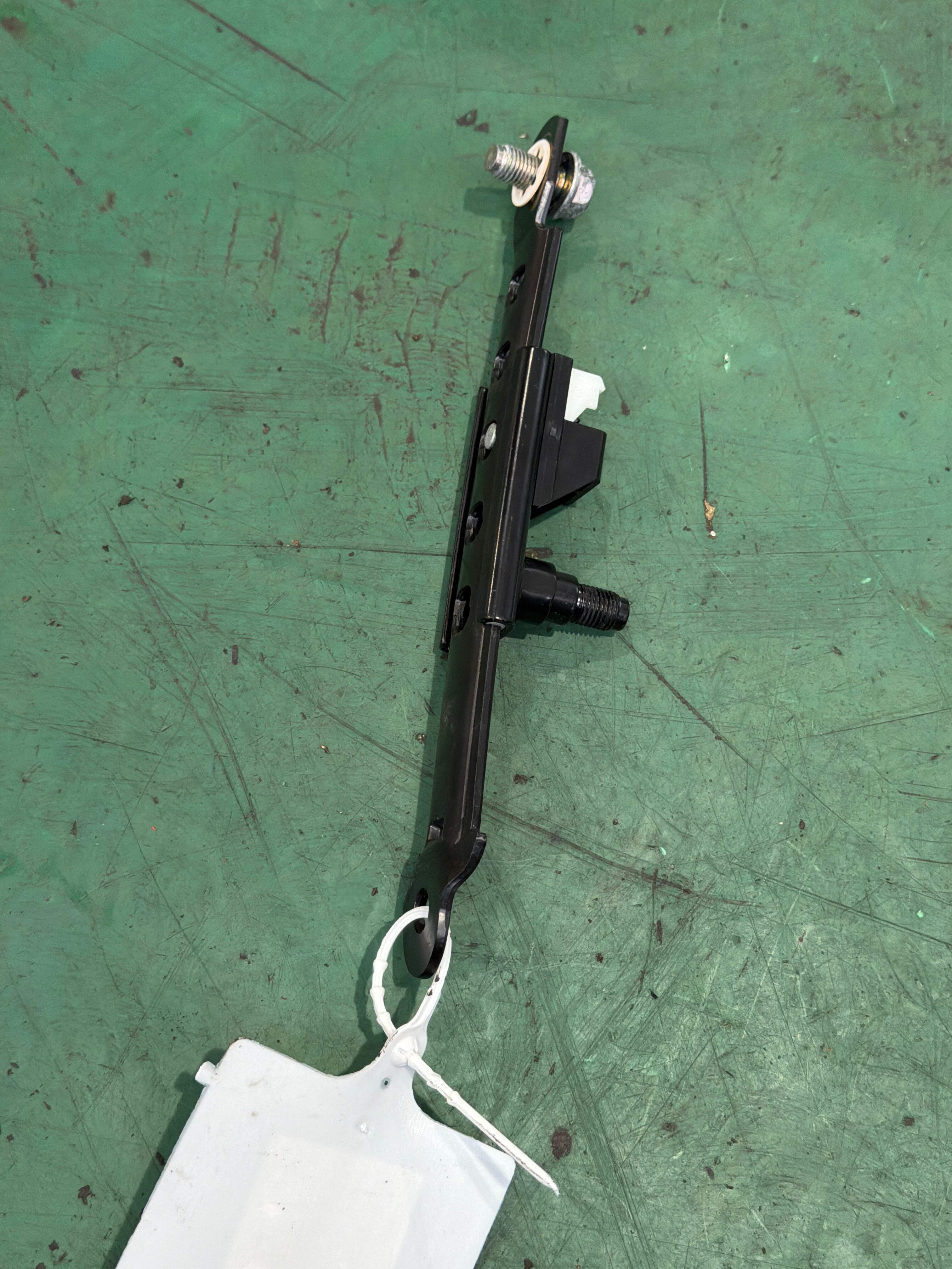 878249Y000 副驾驶员座椅安全带高度调节器