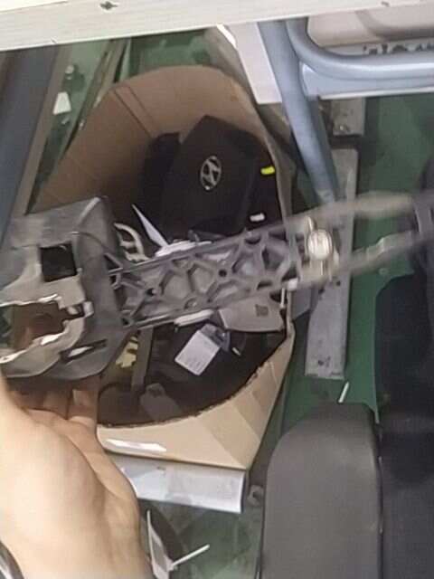 836554V000 Rear Door Outer Handle Mounting Frame, Left