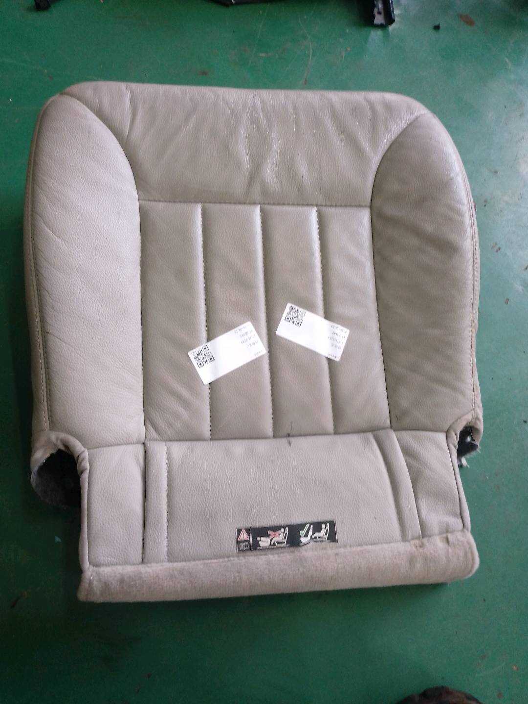 A25192065467G55 后座椅底座面罩(左)