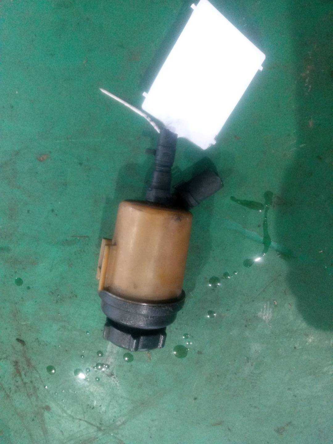 C2D4377 Power Steering Pump Reservoir