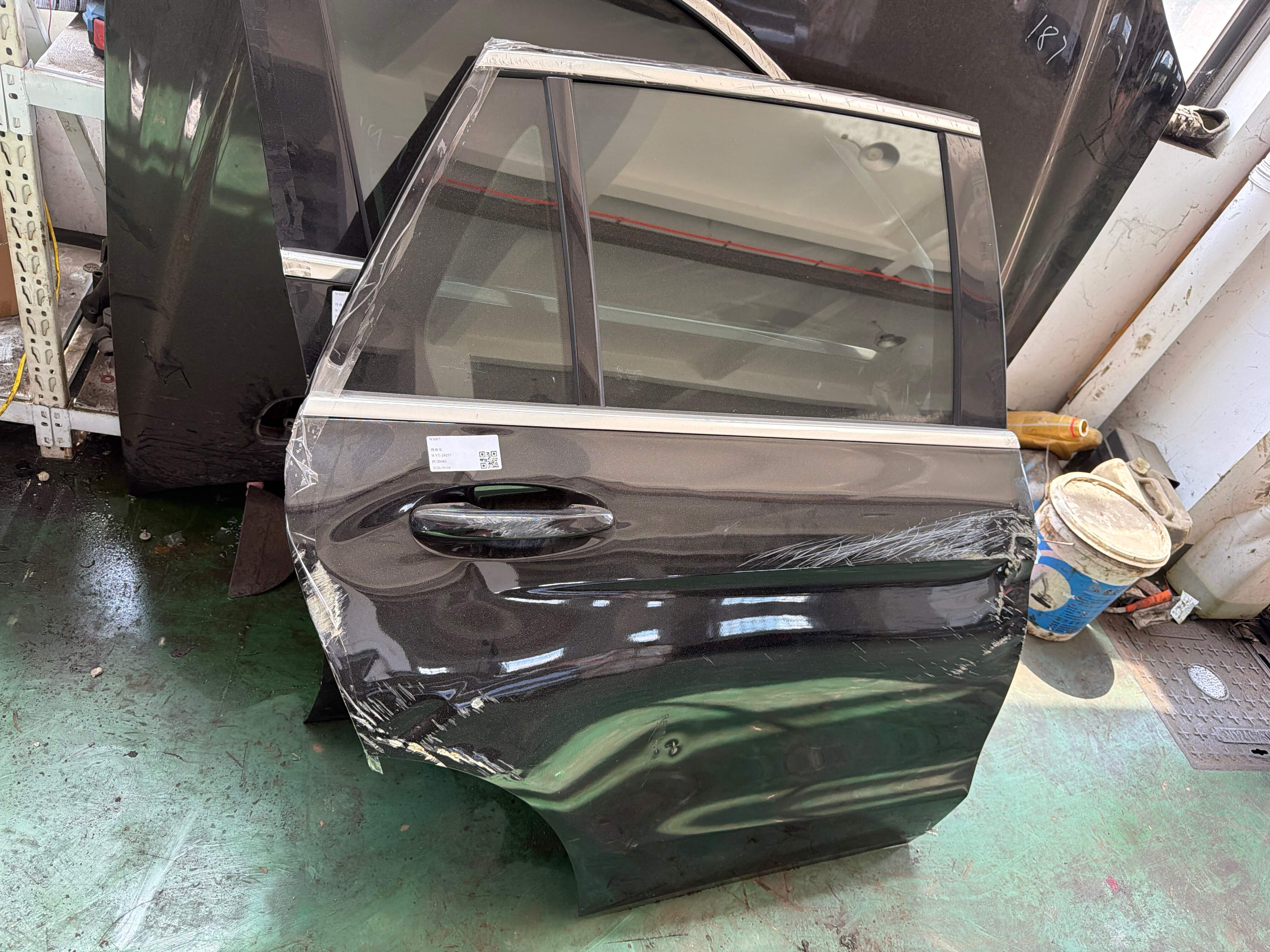 A2537307404 后门壳(右)