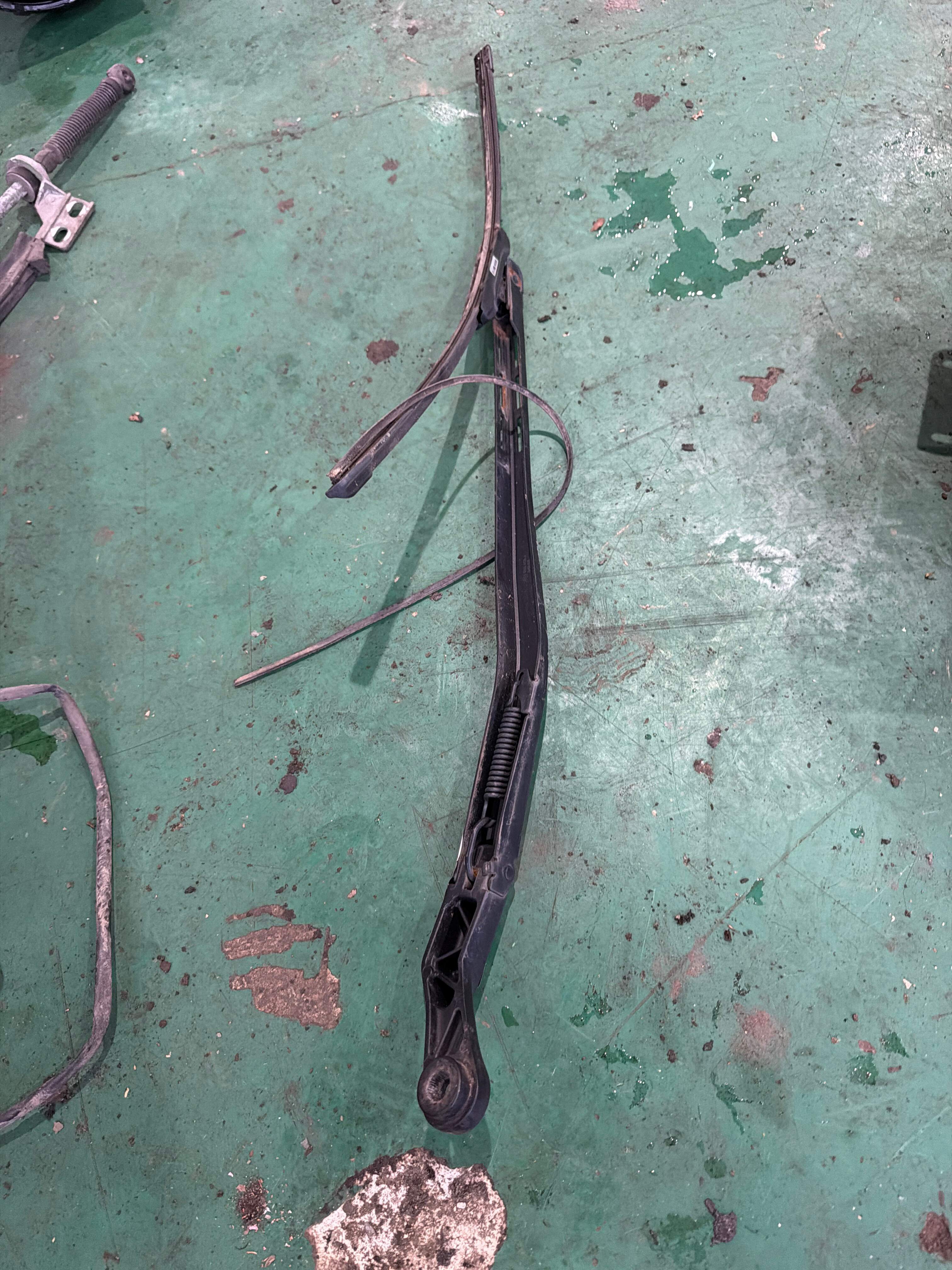 8E1955408A Front Windshield Wiper Arm, Right