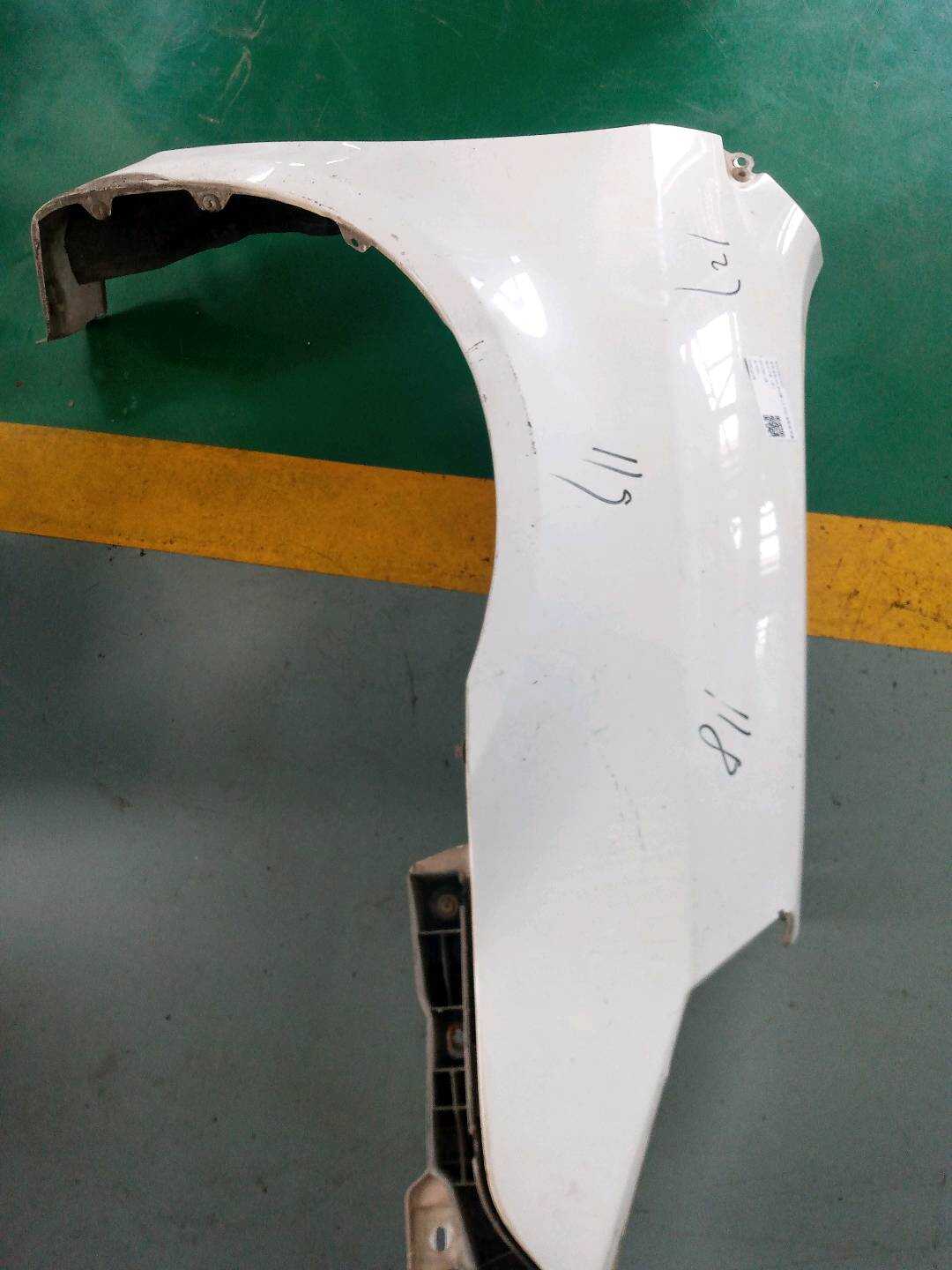 1012000499 Front Fender, Right