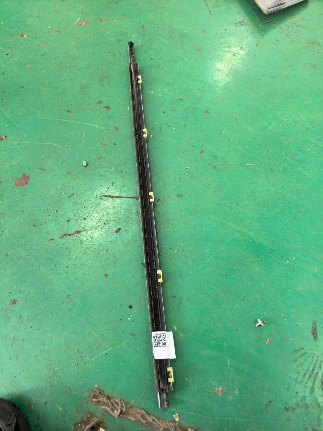 7574033120 后门玻璃压条（左外）