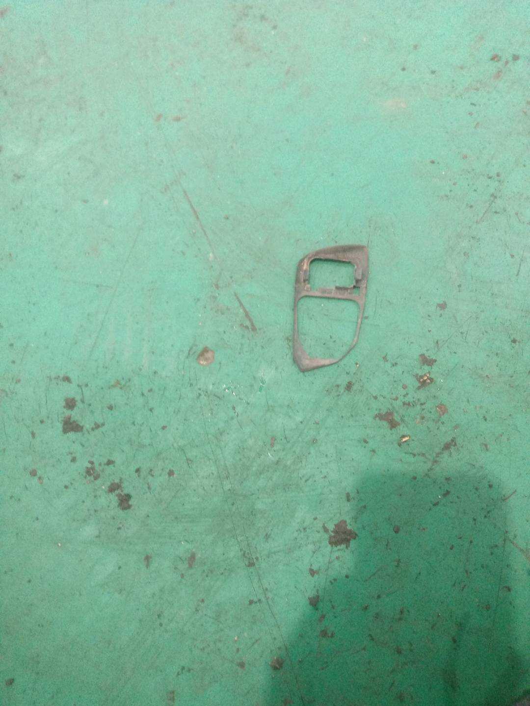L8WD837277 后门外拉手隔垫（左后）