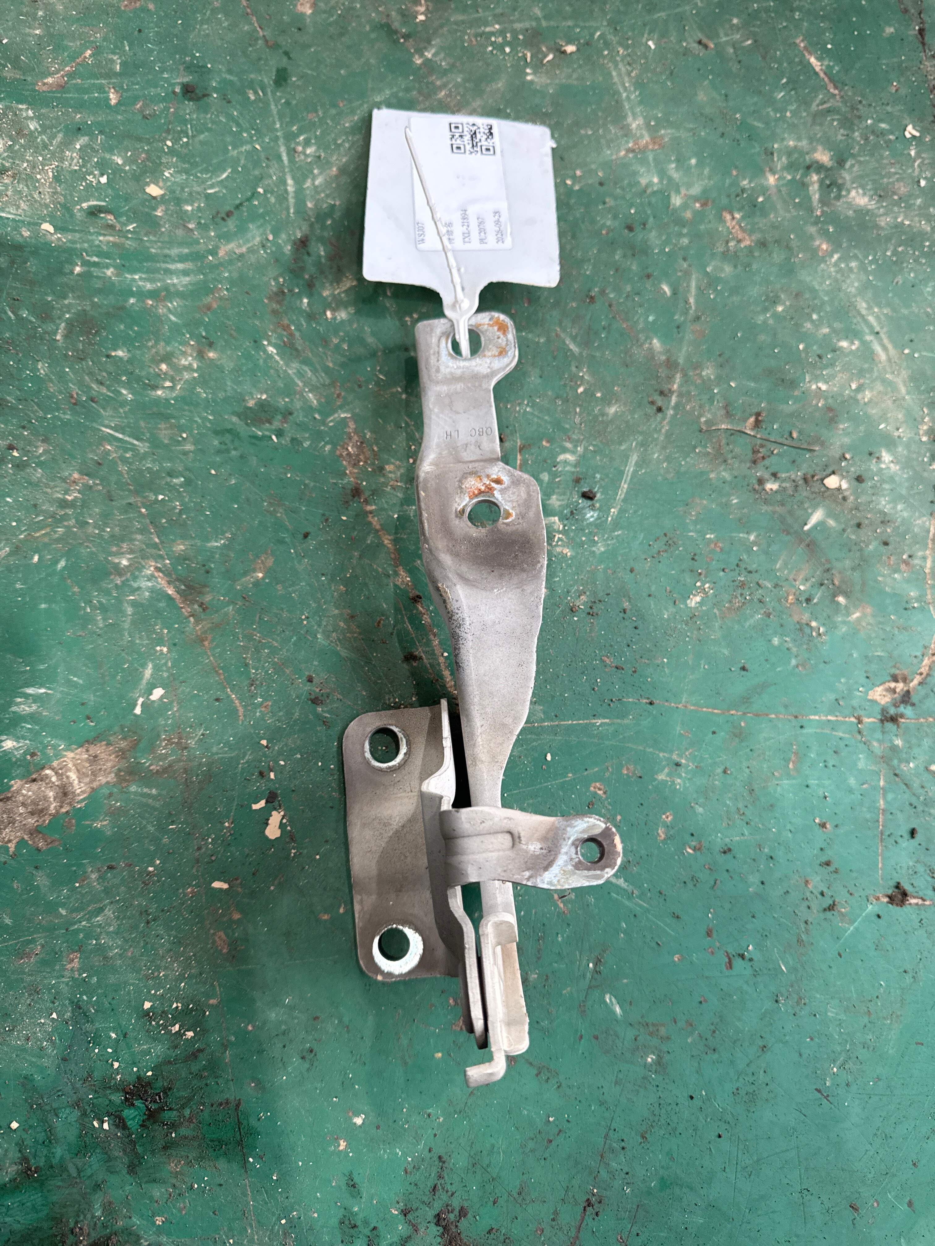 791104X000 Front Hood Hinge, Left