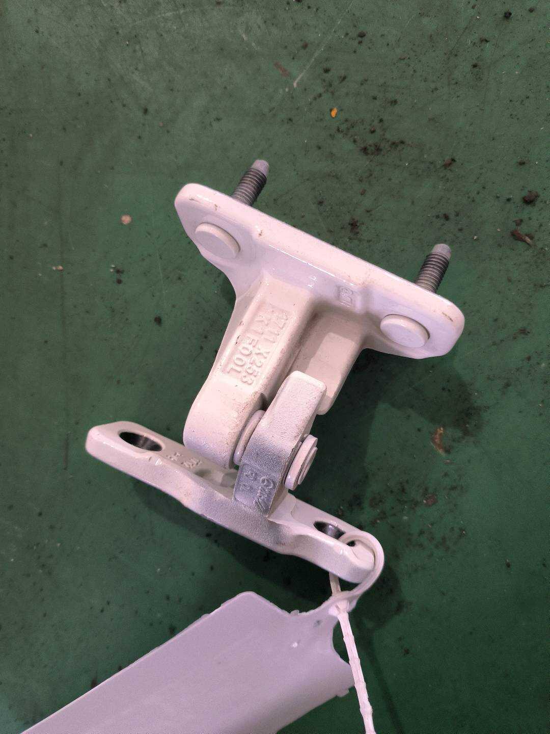 A2057300537 后门铰链（左上）