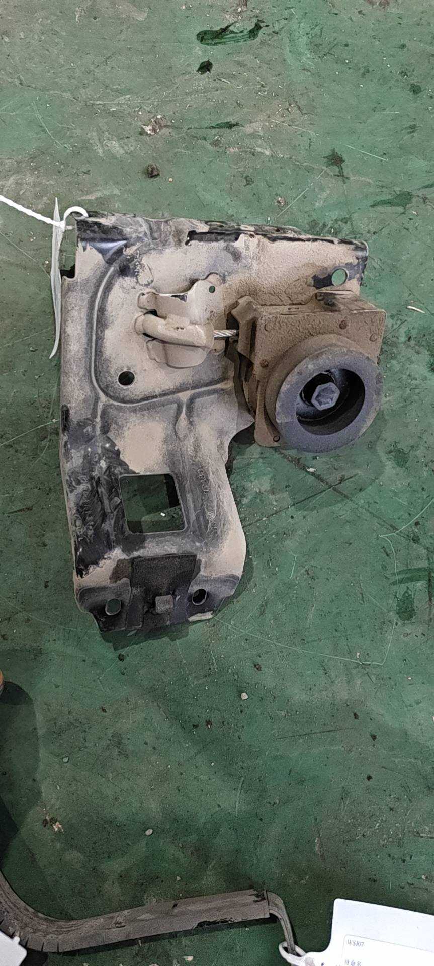 F2GC1A131BD 备胎架