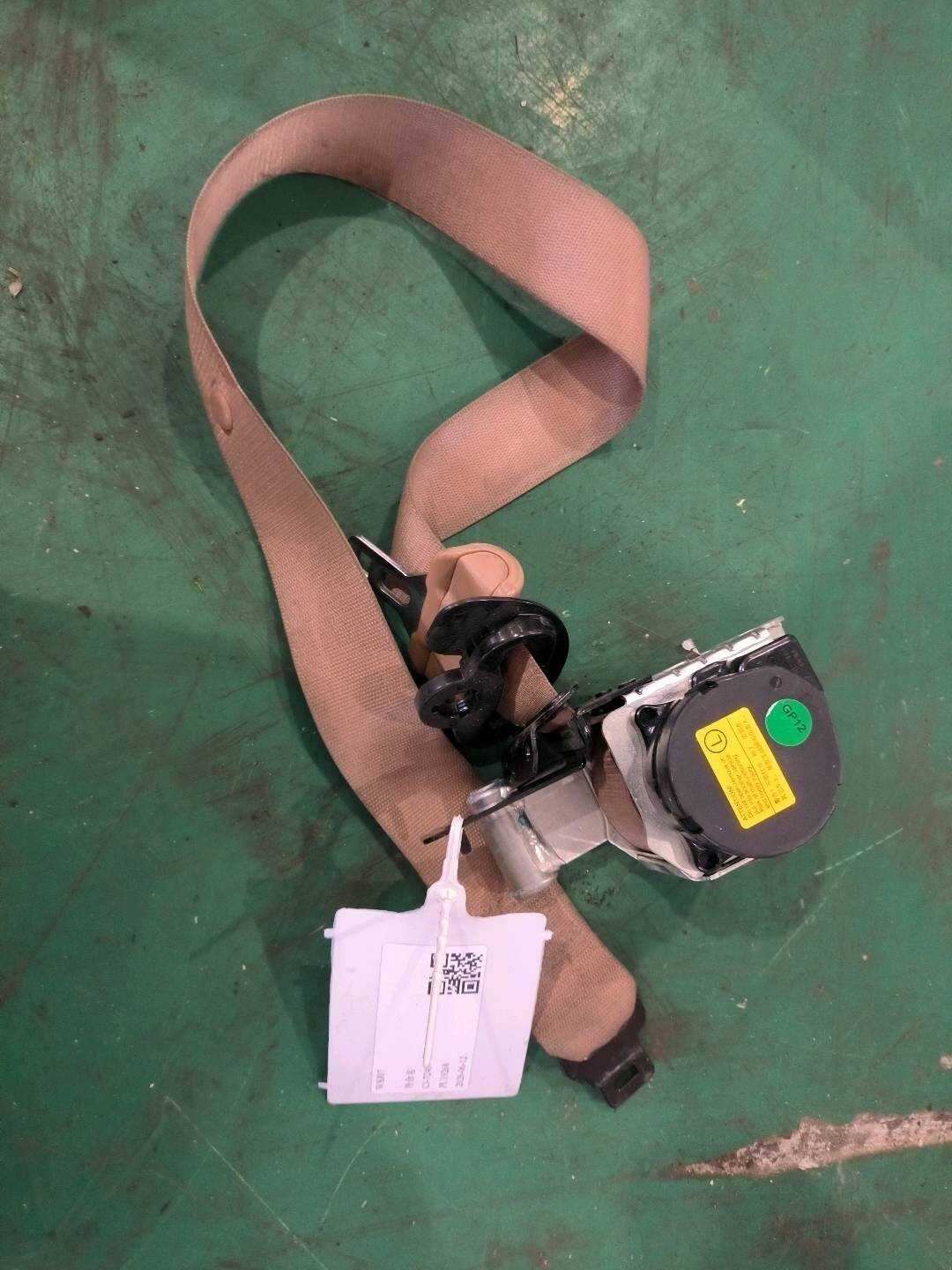 P0009145AI 1st Row Retractor Assembly - Left