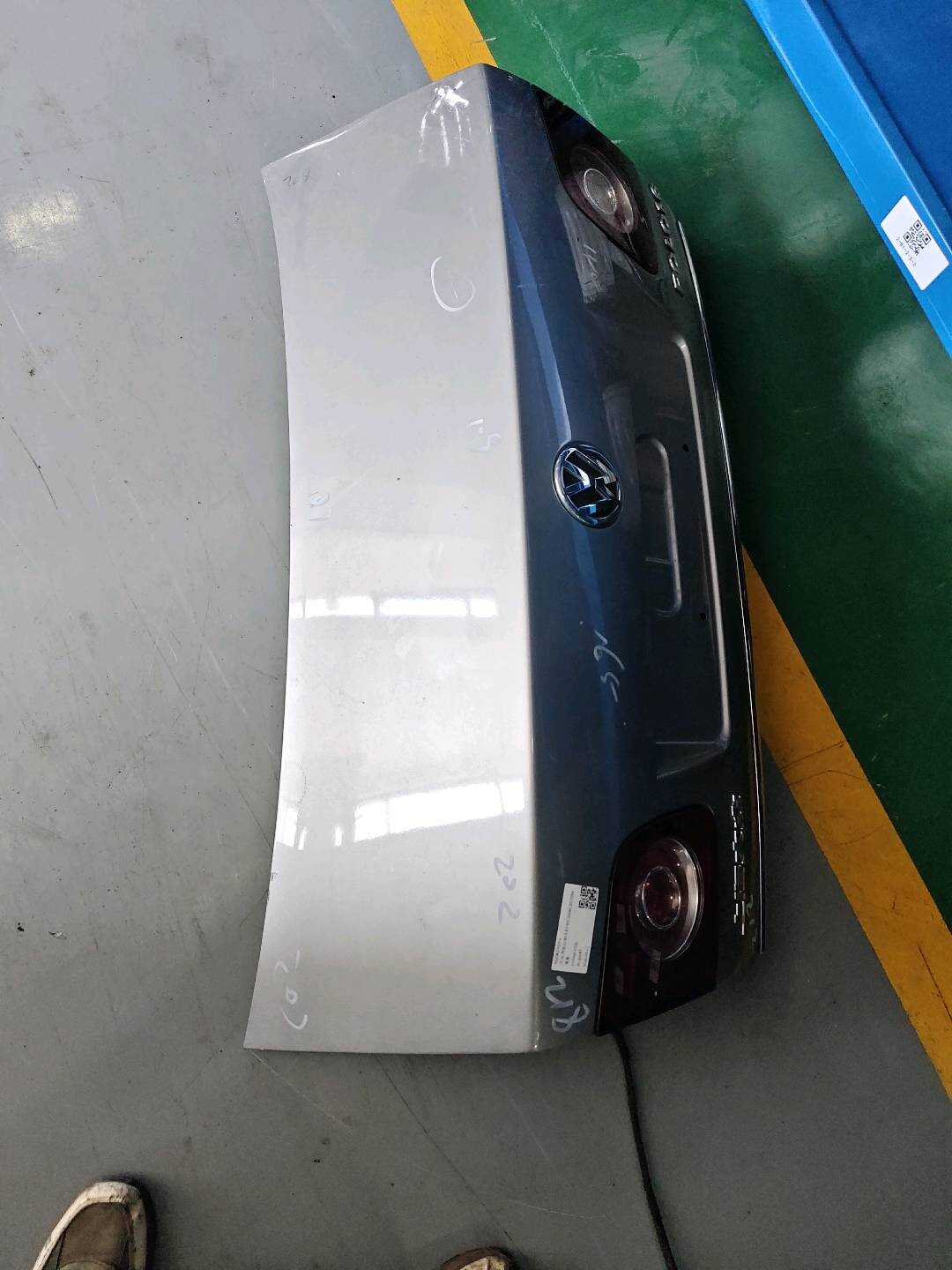 6QD827025A 尾盖