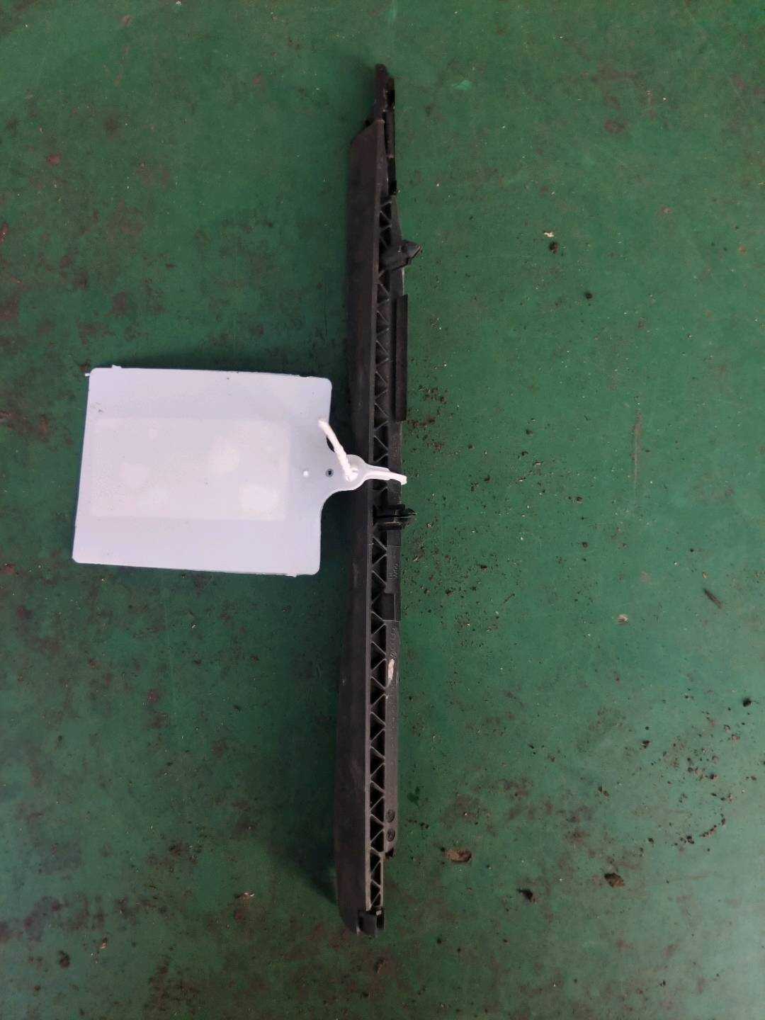 8D9877782 Dust Cover