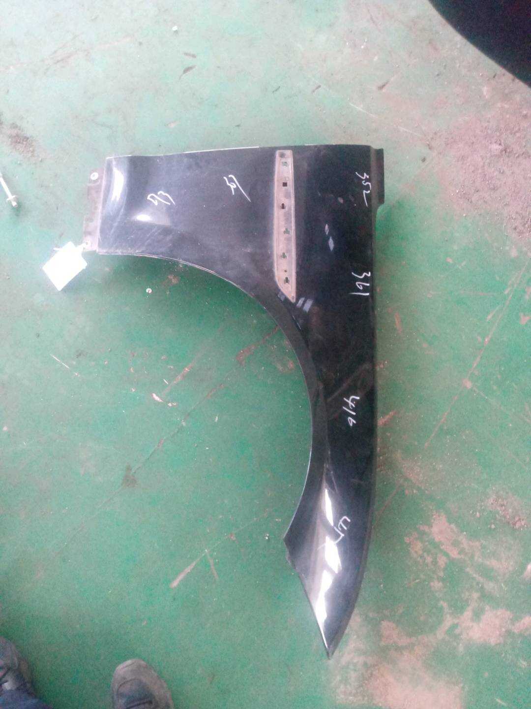 C2D16792 Front Fender, Left