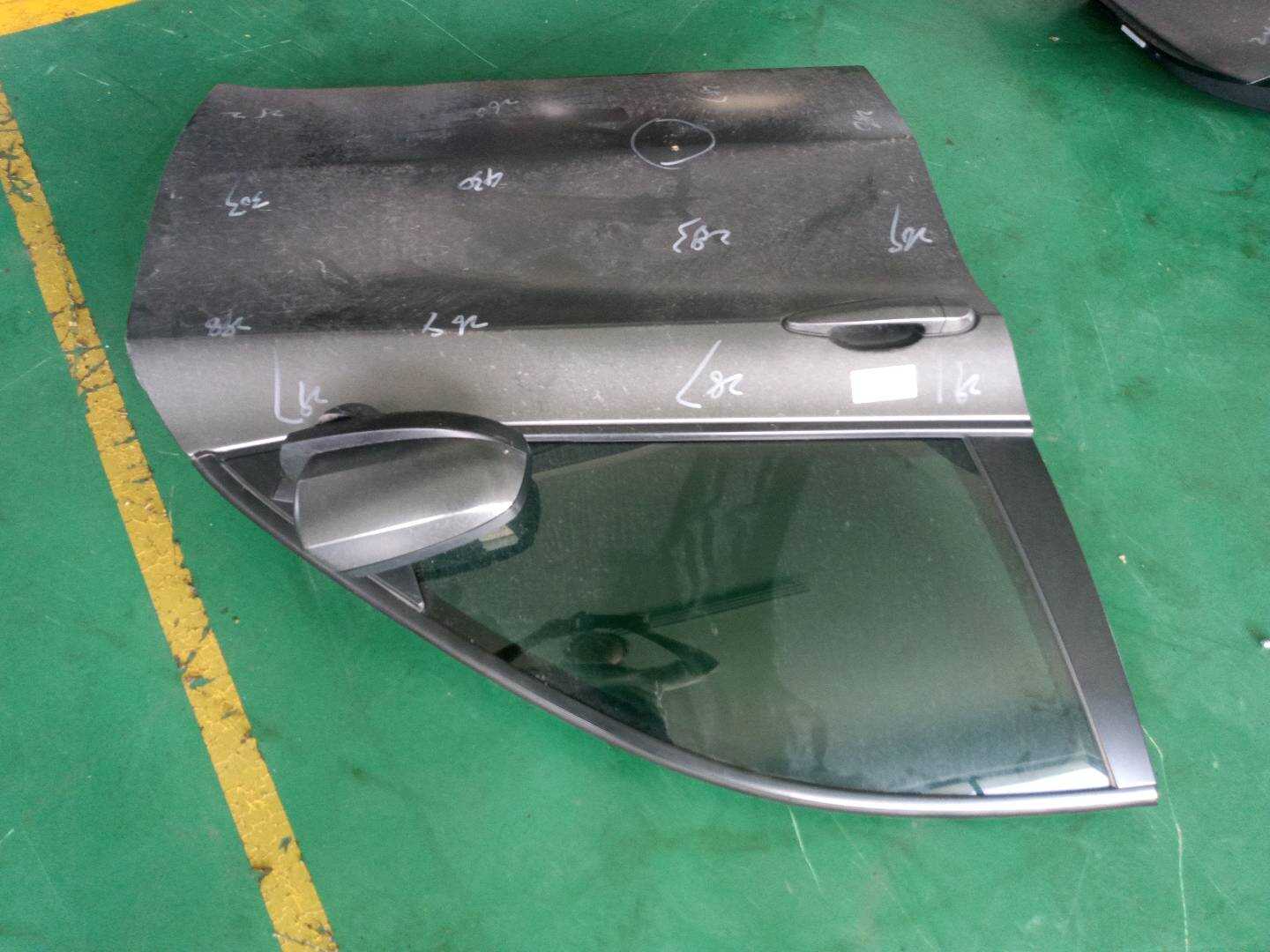 41517198160 前门壳(右)
