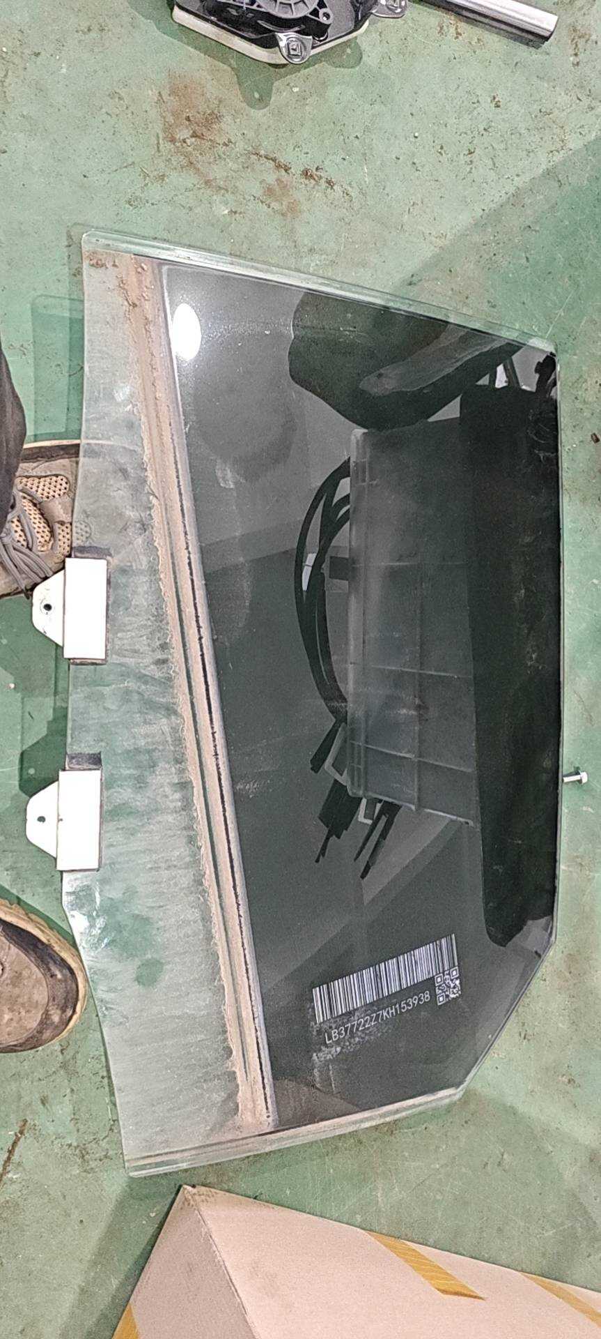 1068023821 Left Rear Door Glass