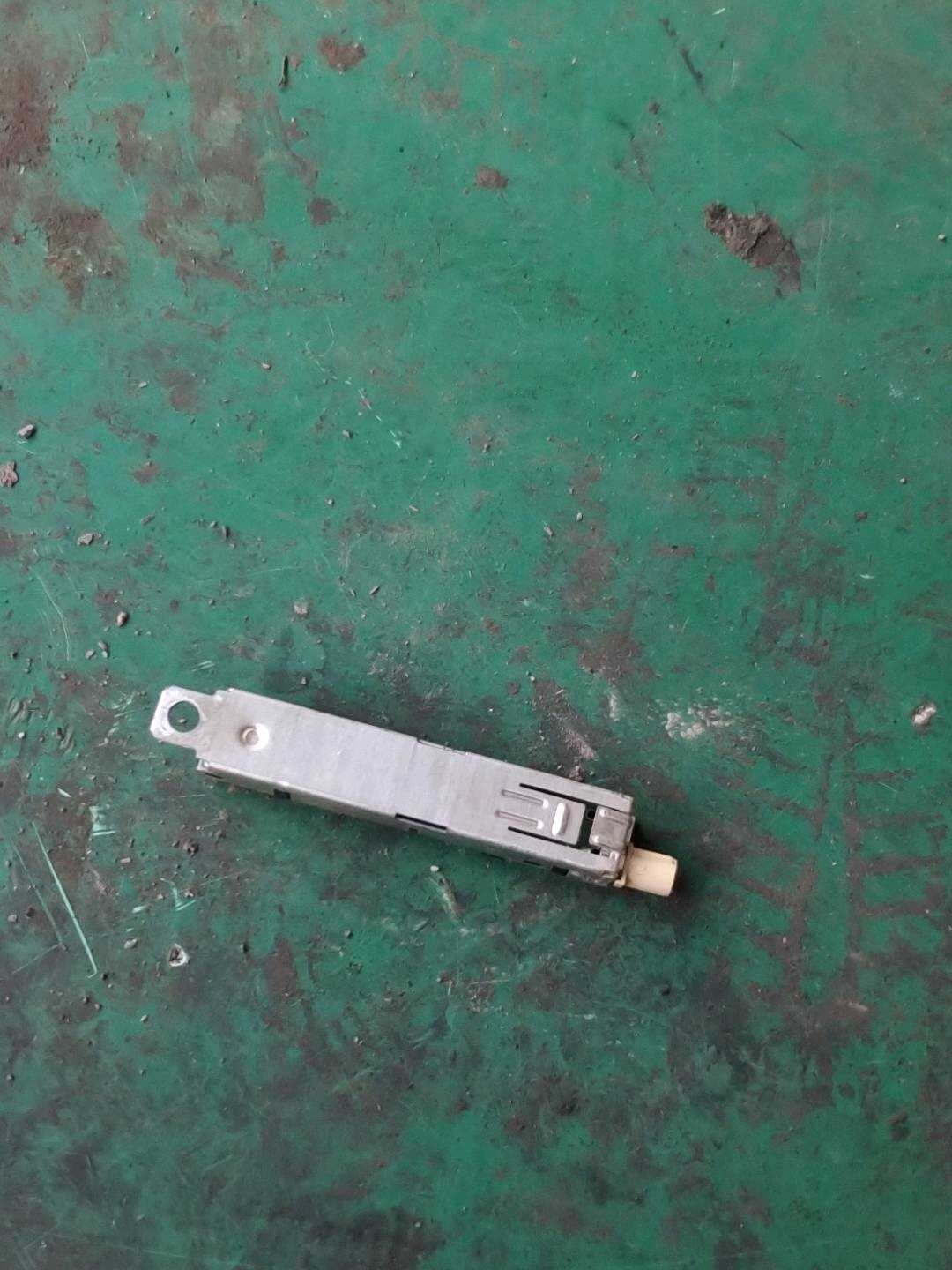 8U0035225B 收录机功率放大器(左下)